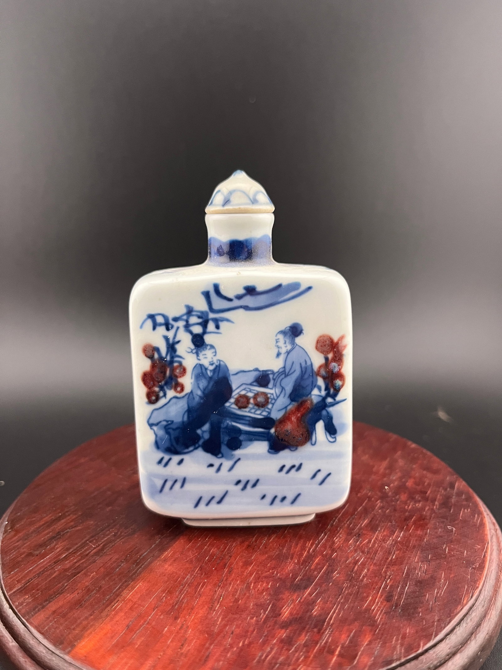 A FINE BLUE AND WHITE CHARACTER PATTERN PORCELAIN SNUFF BOTTLE: 20th Century; Long: 2 inch; Width:1 inch; Heigh: 3.2 inch; Woodbase for picture and display only