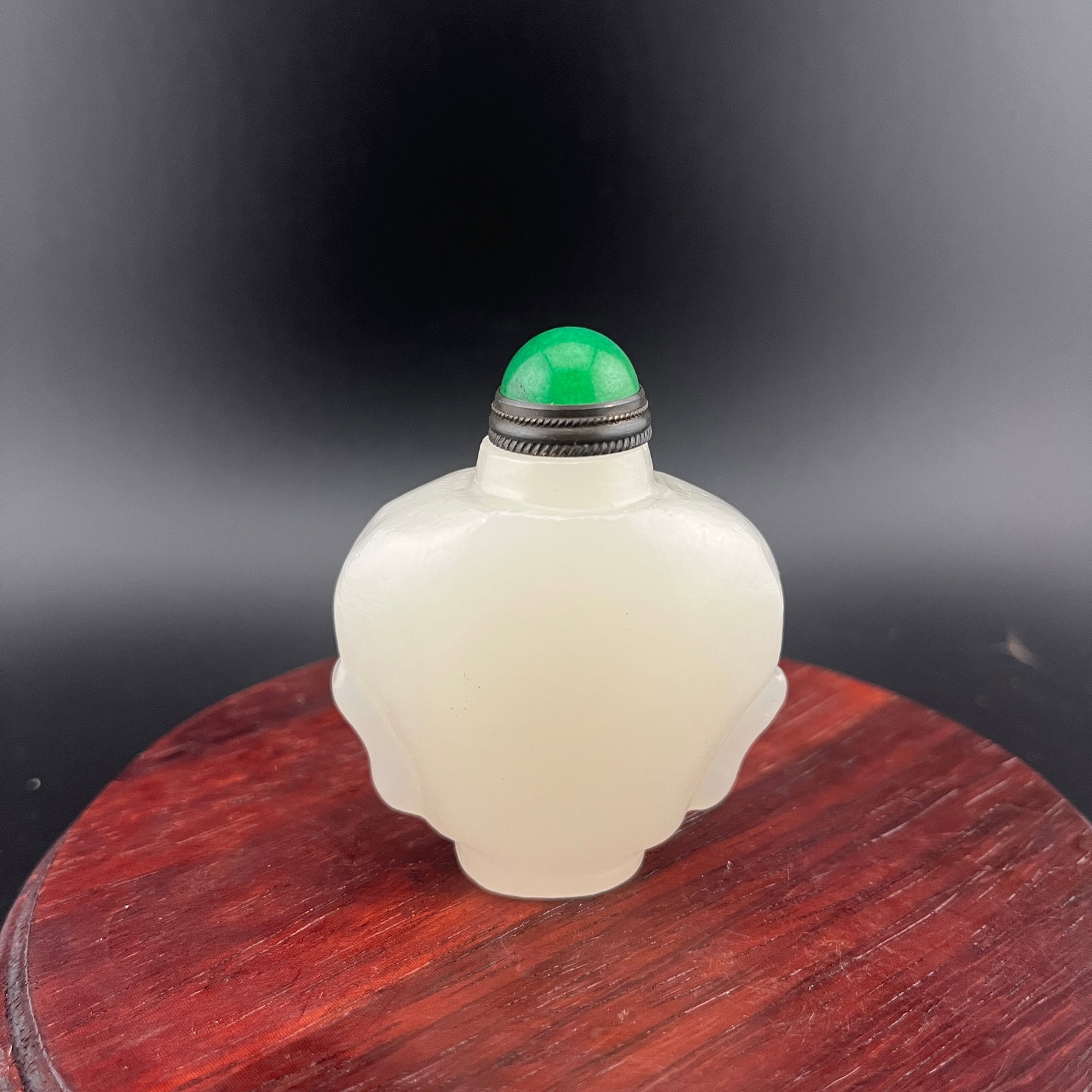 A FINE WHITE JADE MADE SNUFF BOTTLE: 19th Century; Long: 2 inch; Width:1 inch; Heigh: 2.4 inch; Woodbase for picture and display only