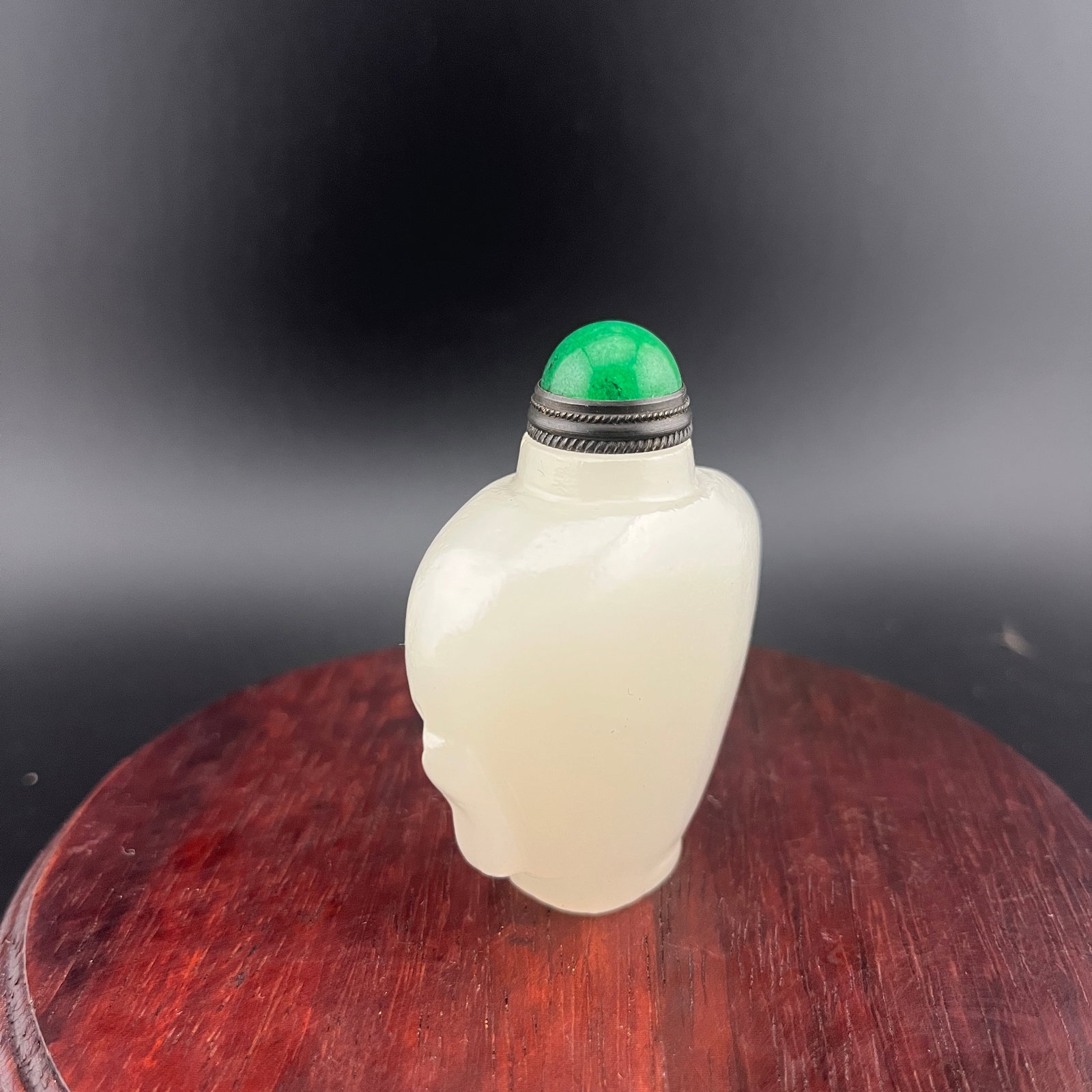 A FINE WHITE JADE MADE SNUFF BOTTLE - 2