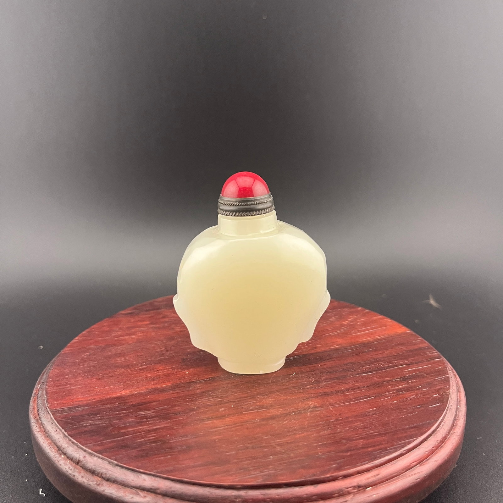 A FINE WHITE JADE MADE SNUFF BOTTLE: 19th Century; Long: 1.9 inch; Width:1 inch; Heigh: 2.4 inch; Woodbase for picture and display only