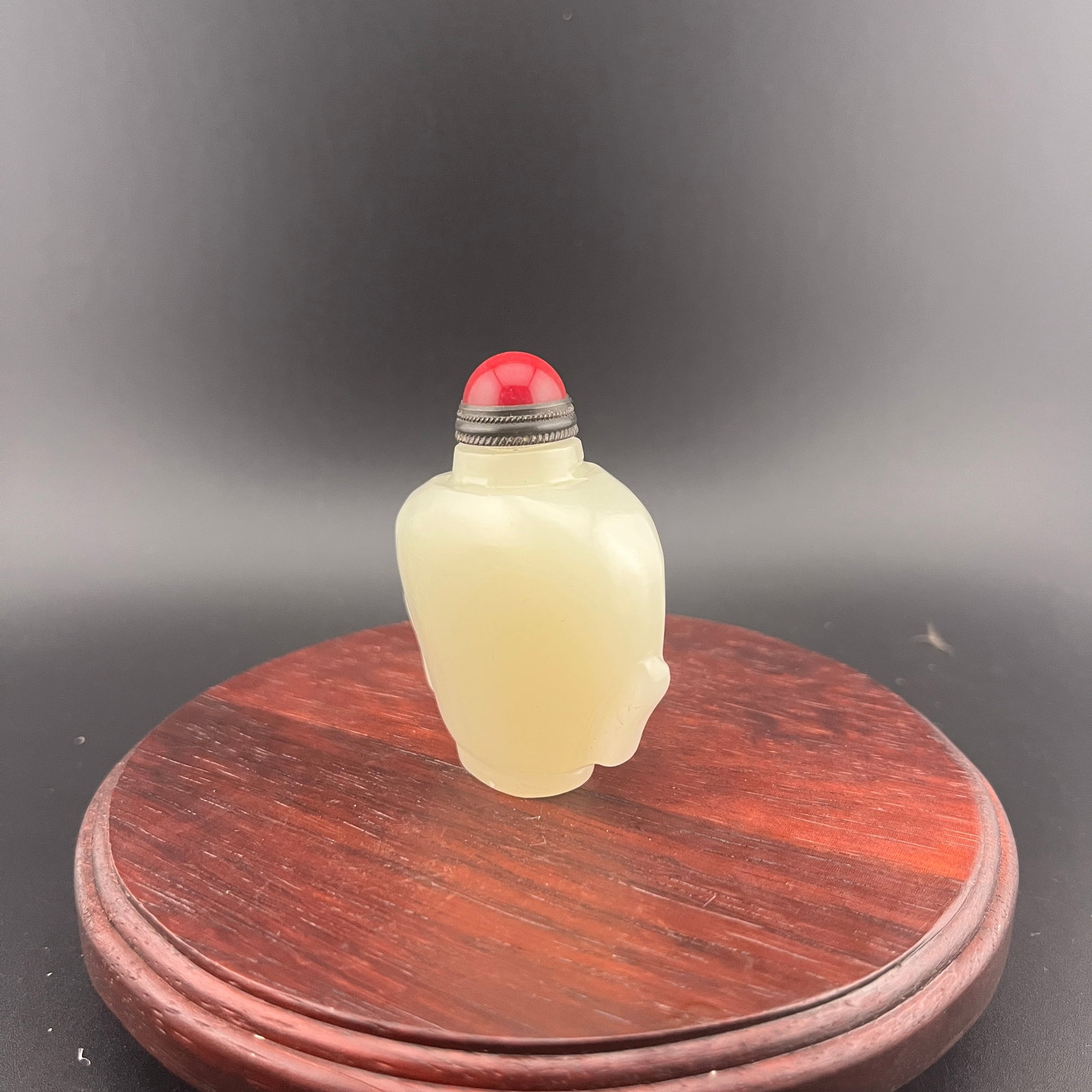 A FINE WHITE JADE MADE SNUFF BOTTLE - 3
