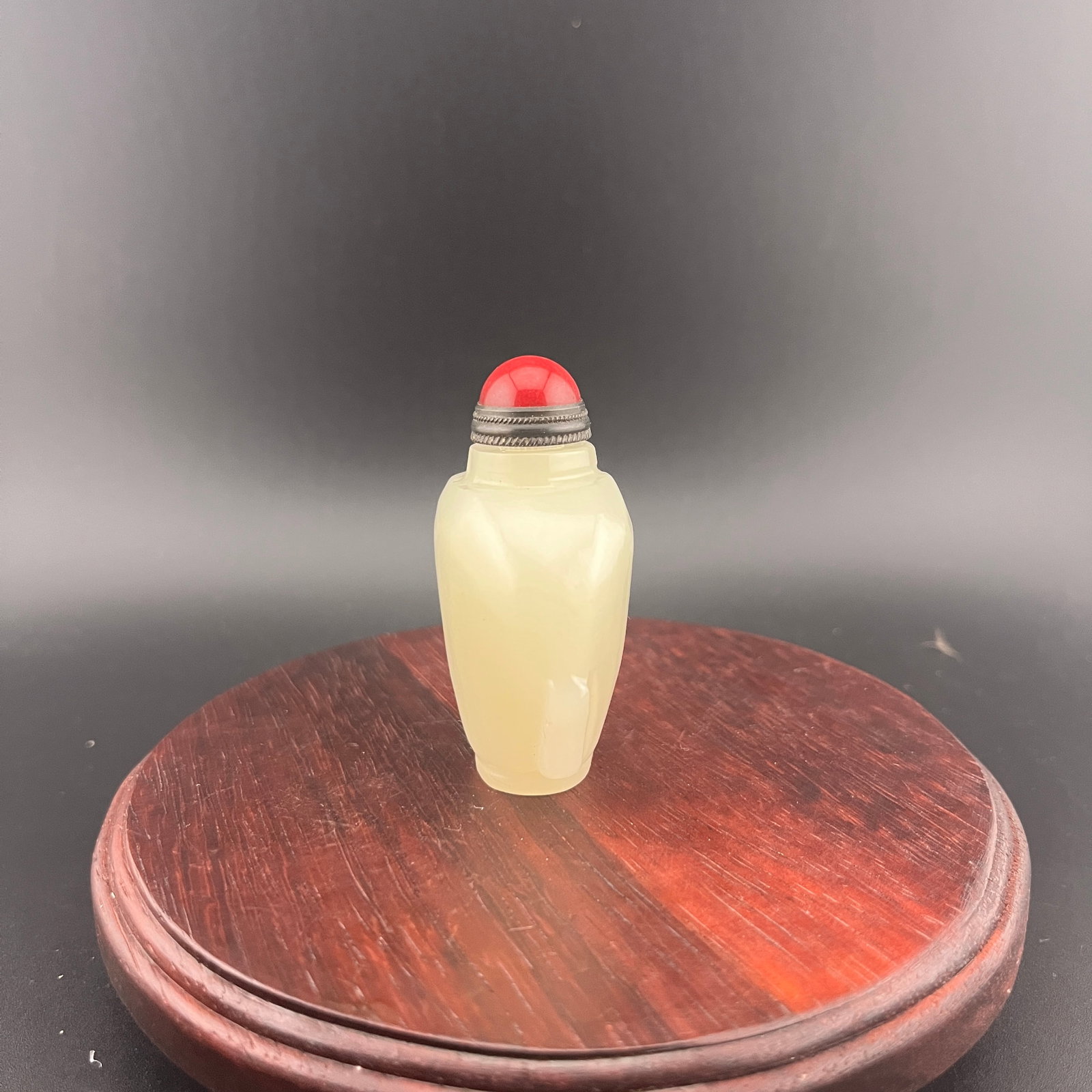 A FINE WHITE JADE MADE SNUFF BOTTLE - 4