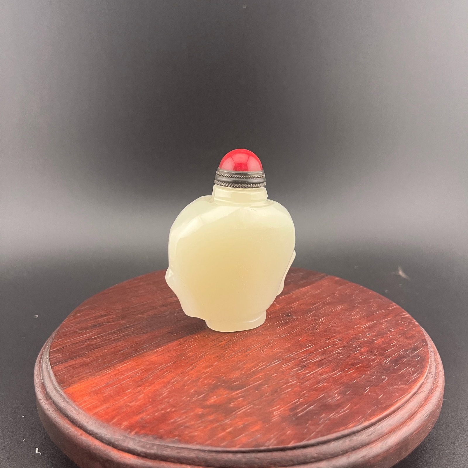 A FINE WHITE JADE MADE SNUFF BOTTLE - 5