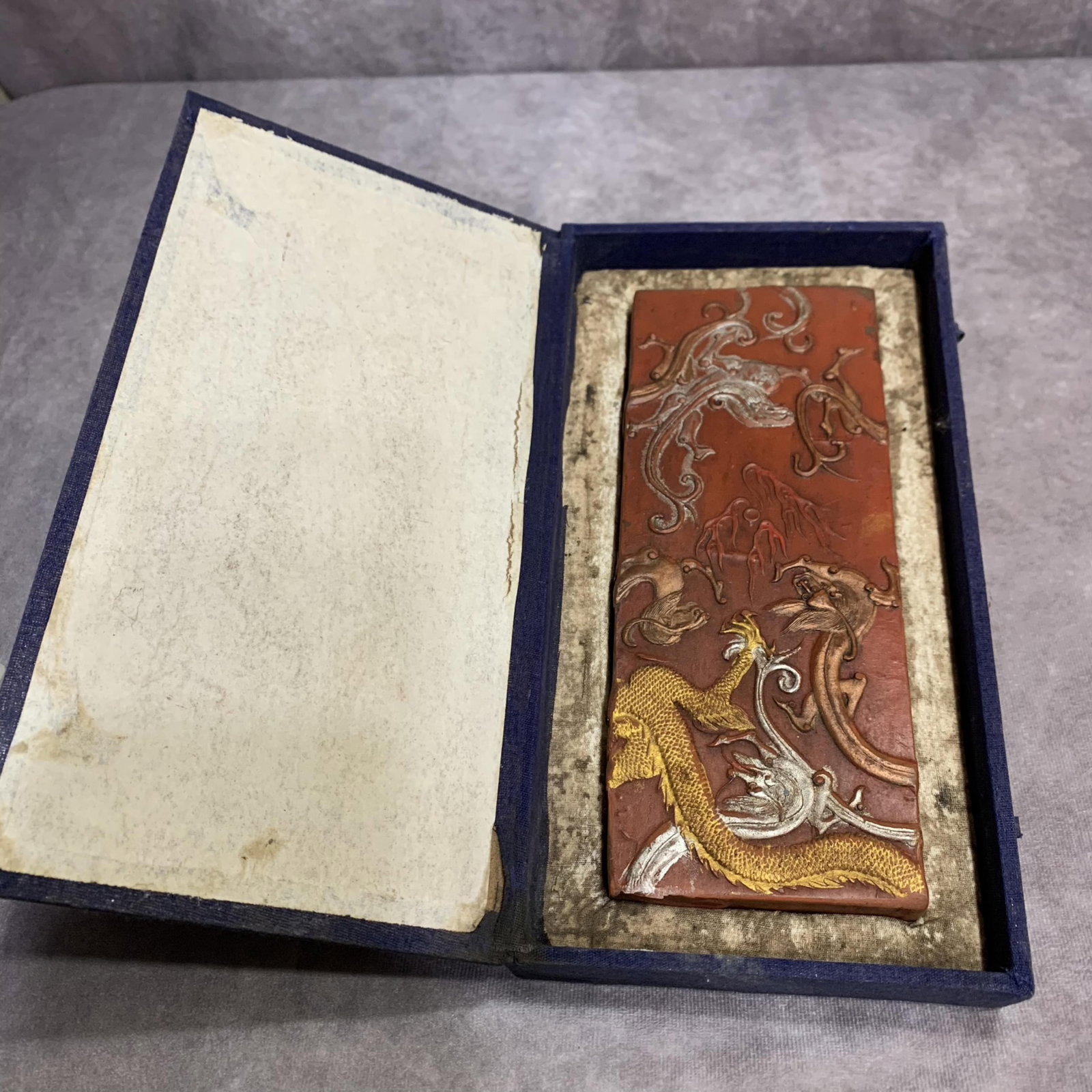 A FINELY CARVED CINNABAR INK WITH BOX: Republic Period; High: 0.9 inch; Width: 3.5 inch; Long: 8.8 inch ; Woodbase for picture and display only