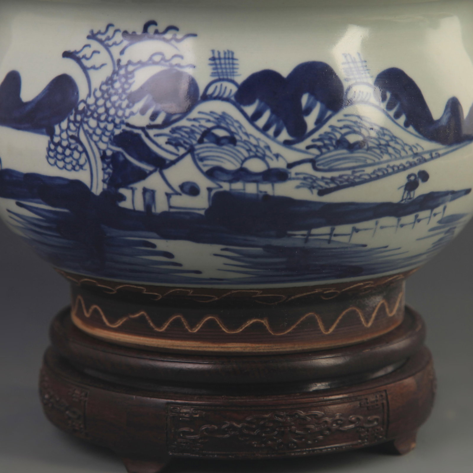 BLUE AND WHITE LANDSCAPE PATTERN JAR - 3