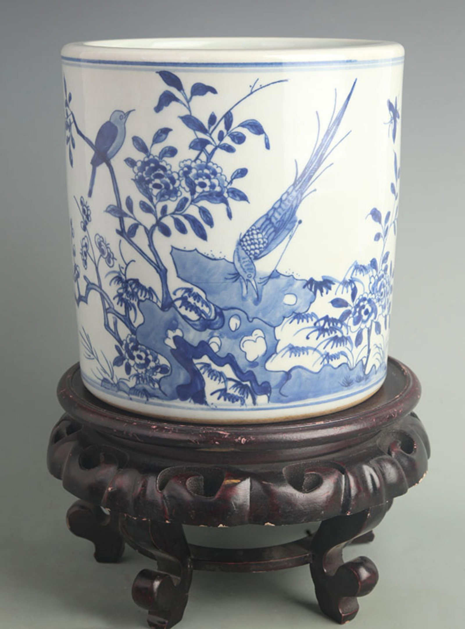 A BLUE AND WHITE STRAIGHT BRUSH POT WITH BIRD AND FLOWER DECORATION (1 of 5)