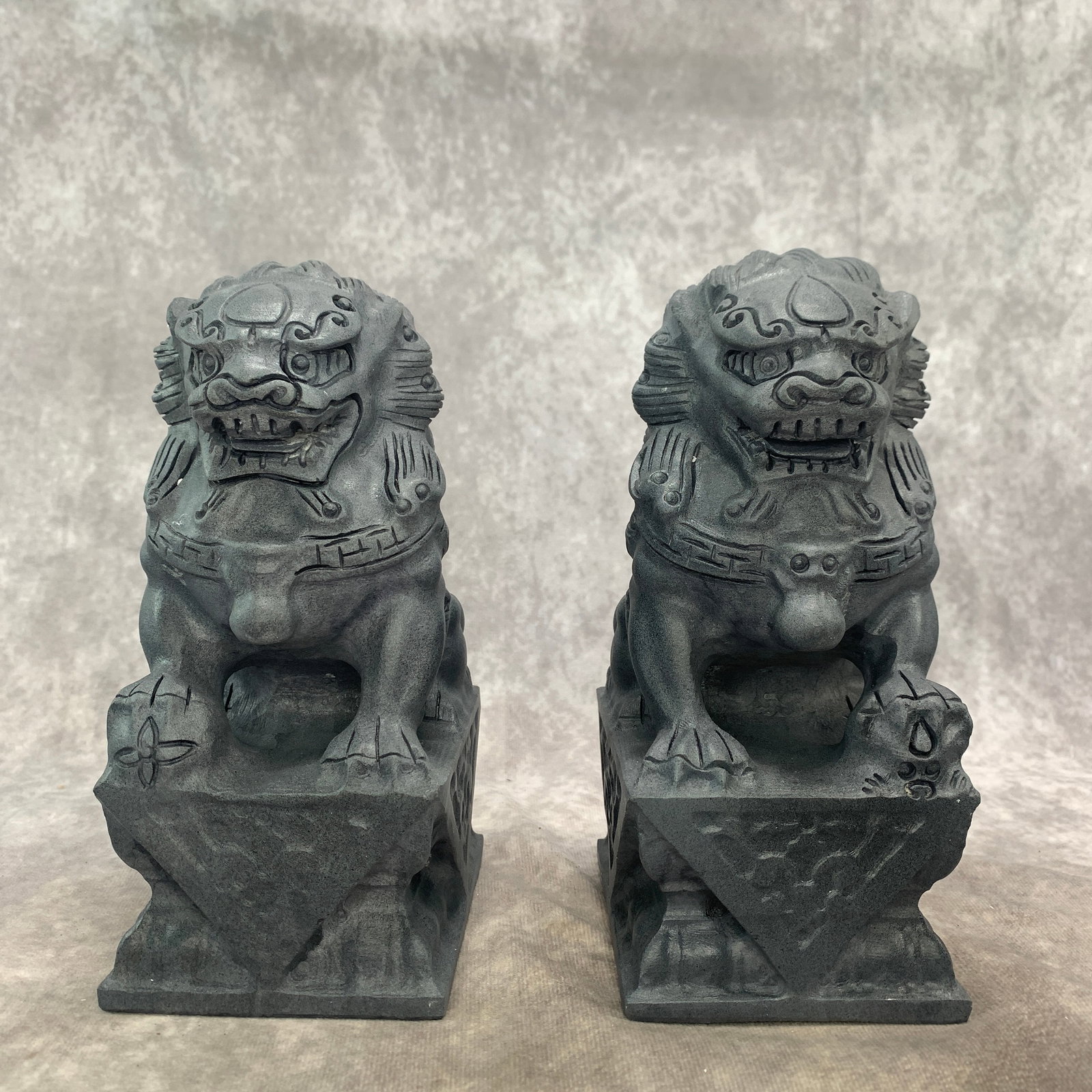 PAIR OF STONE MADE CHINESE GUARDIAN LIONS, FOO DOGS (1 of 4)