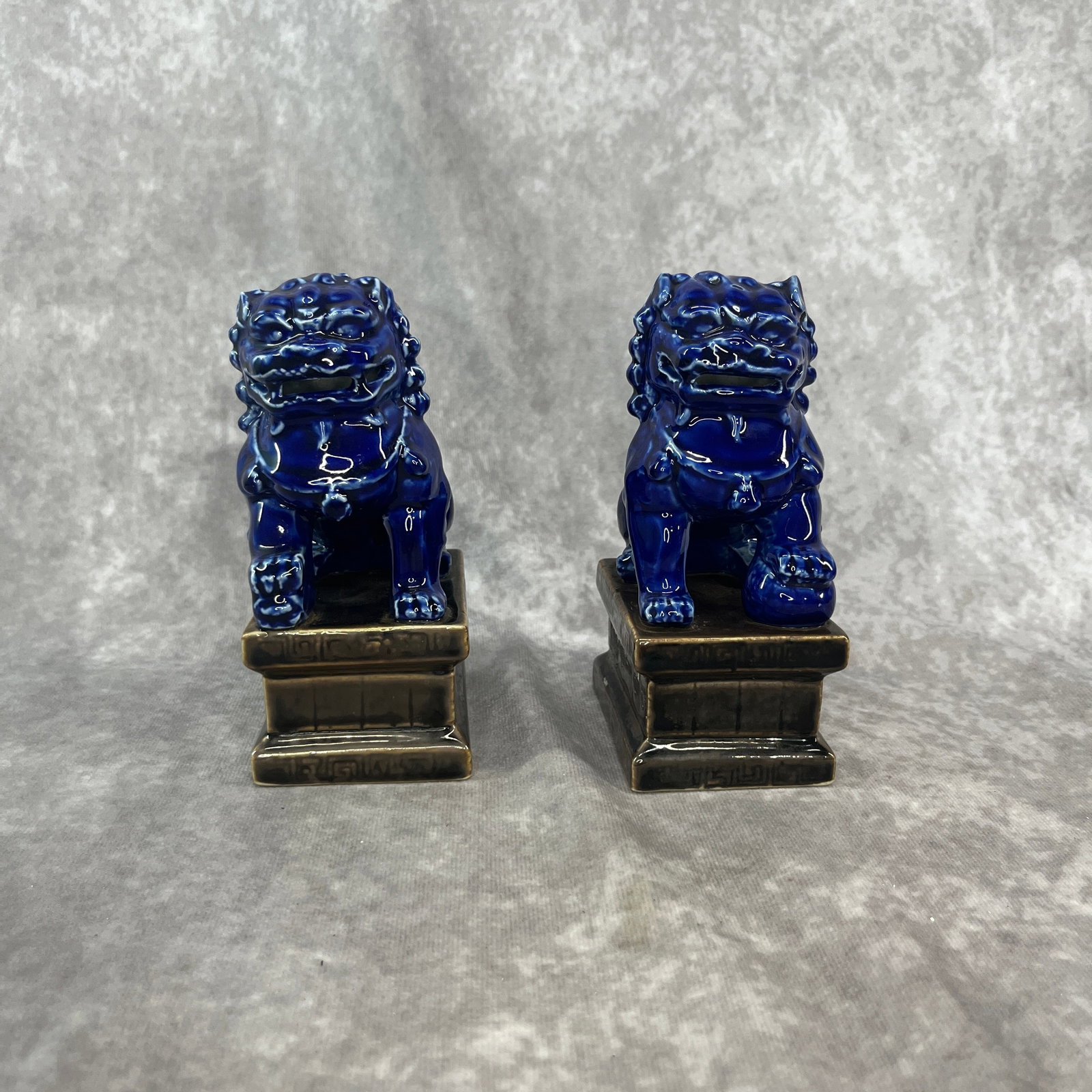 PAIR OF JINGDEZHEN BLUE GALZE GUARDIAN LIONS PORCELAIN STATUE: Modern; Long: 3.3 inch; Width: 2.5 inch; High: 5.7 inch; Woodbase for picture and display only