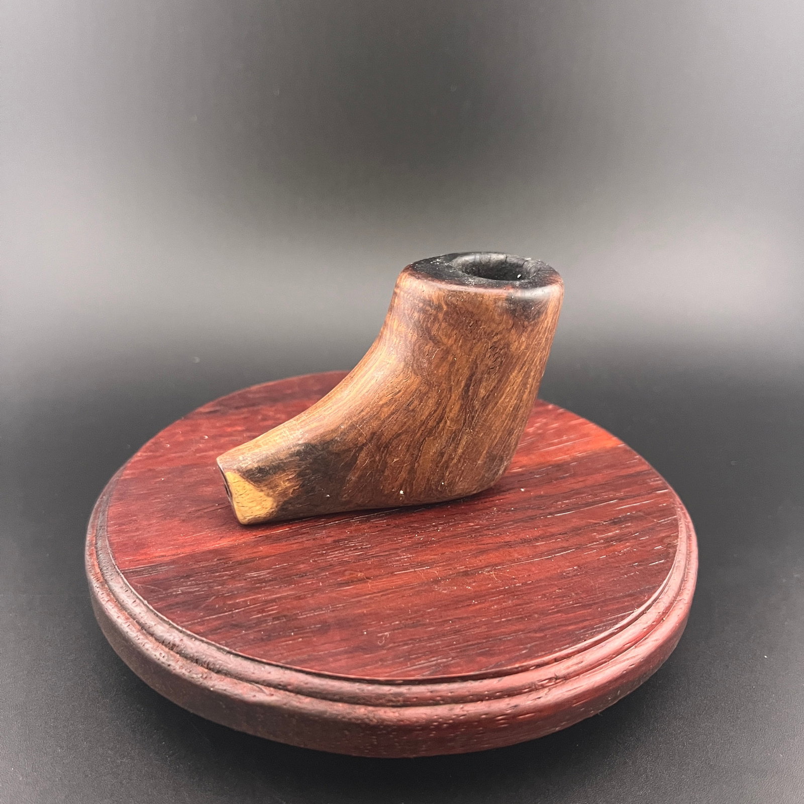 A FINE HAND MADE TOBACOO SMOKING PIPE (1 of 4)