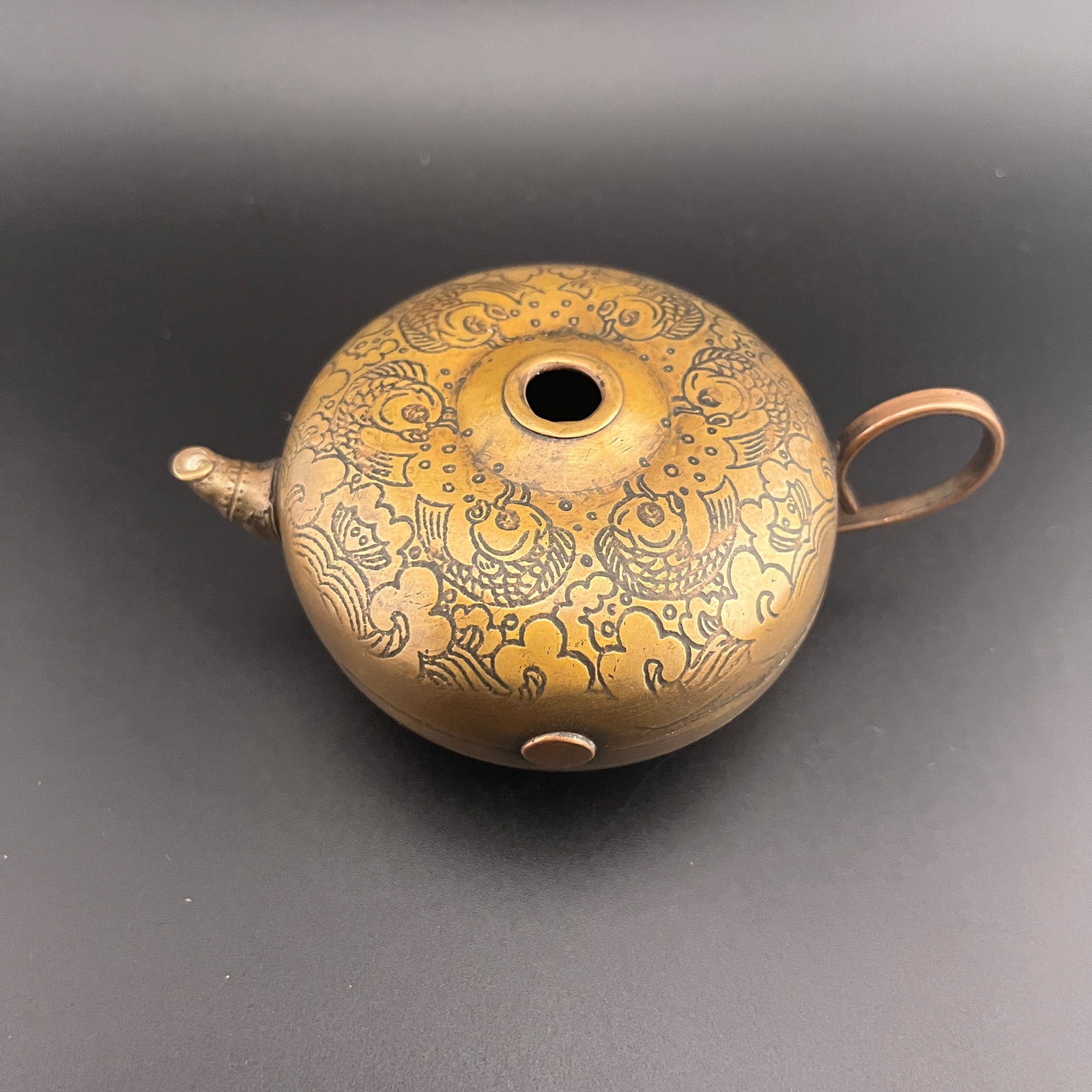 A FINELY CARVED BRONZE GROUND SHAPED WATER DROPPER (1 of 6)
