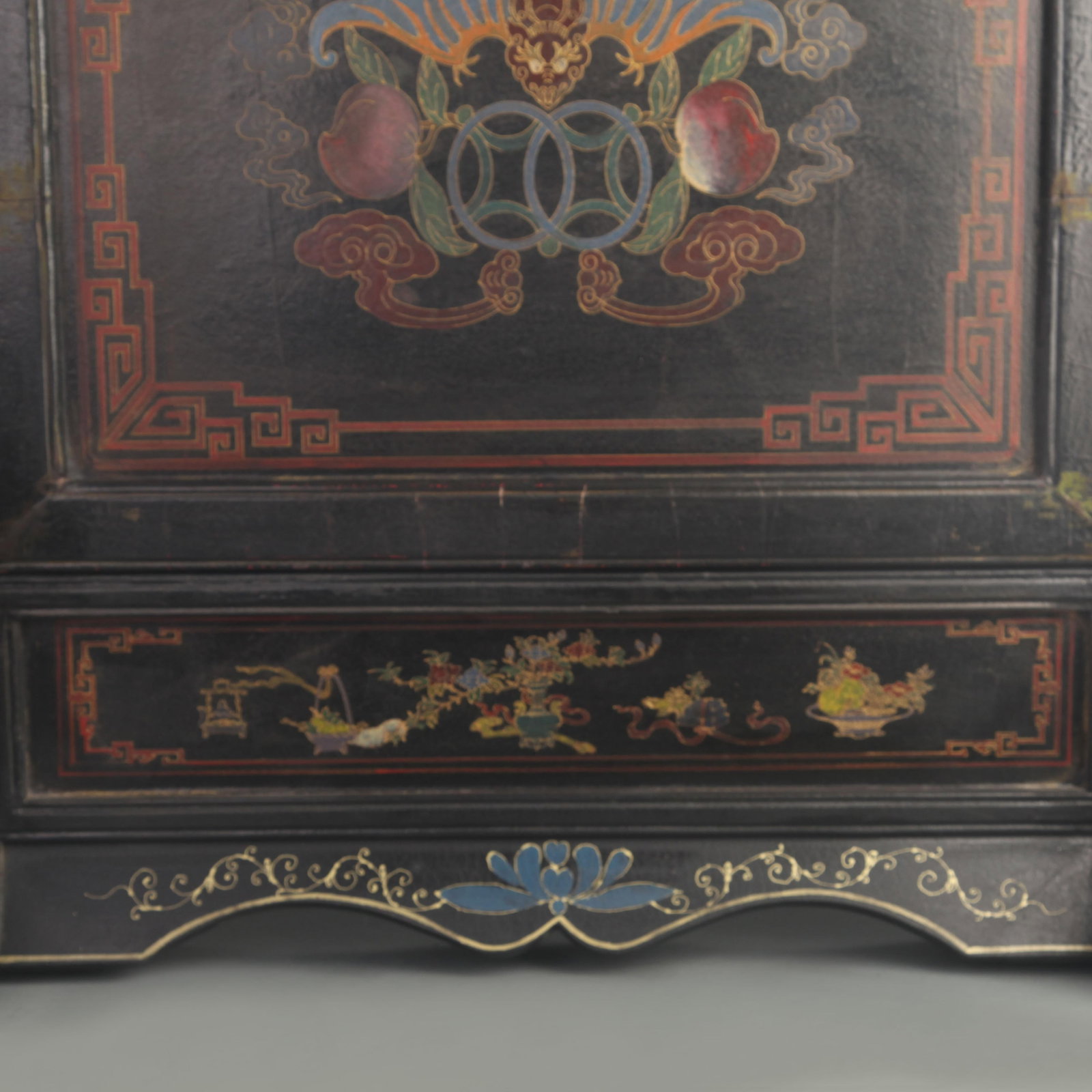 HARDWOOD FRAME WITH LACQUER GILT GOOD FORTUNE PATTERN TABLE SCREEN - 3