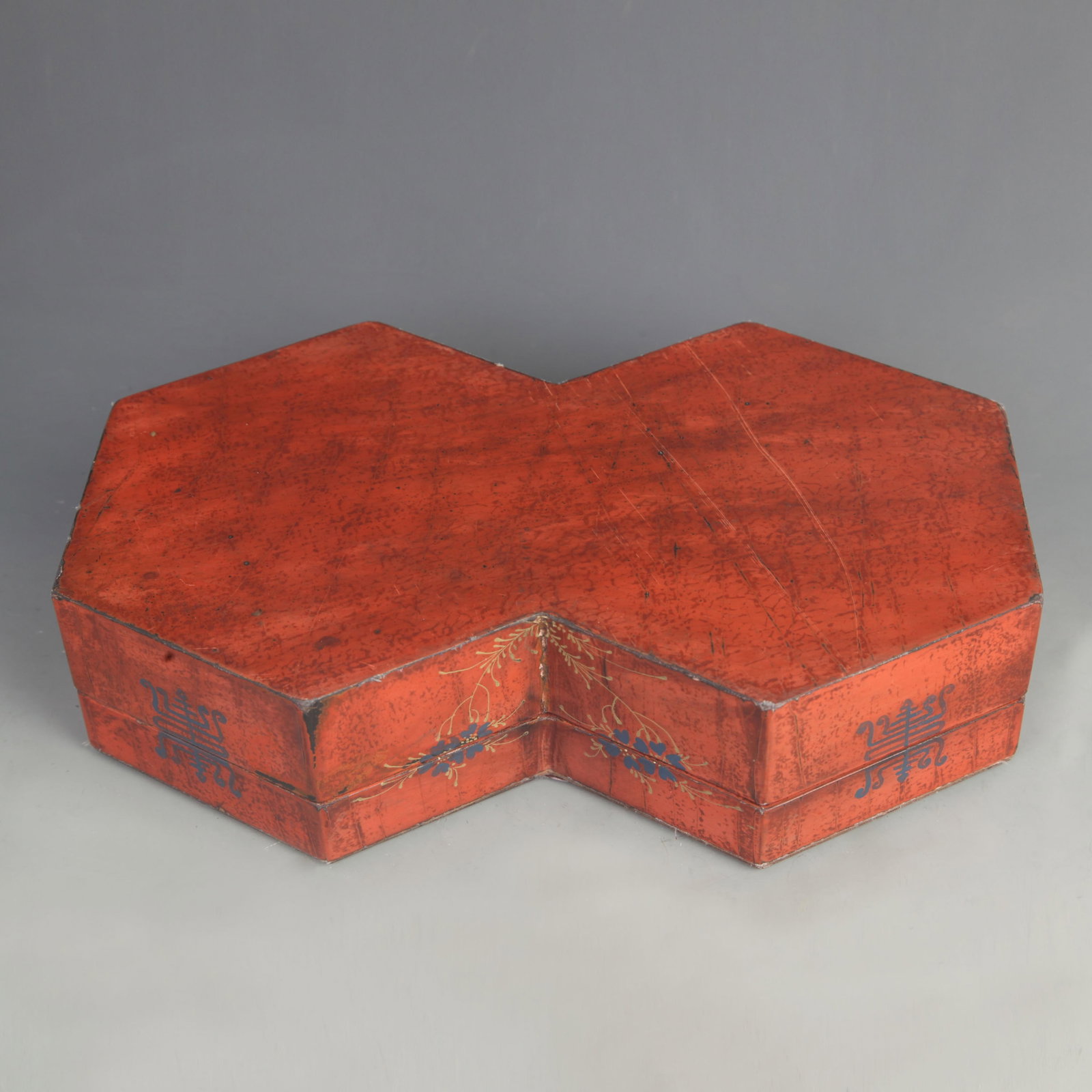 LACQUER AND PAINTED DOUBLE-PANEL BOX WITH CHILDREN PLAYING - 5