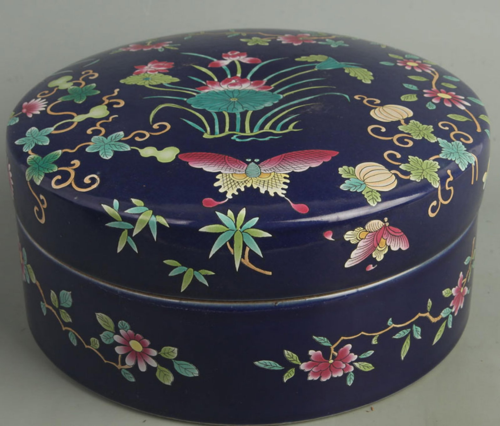 BLUE-GROUND LIDDED BOX WITH FLOWER AND BIRD PATTERNS: Qing Dynasty Kang Xi Period; High: 4.50 inch; Diameter: 9.80 inch; Woodbase for picture and display only