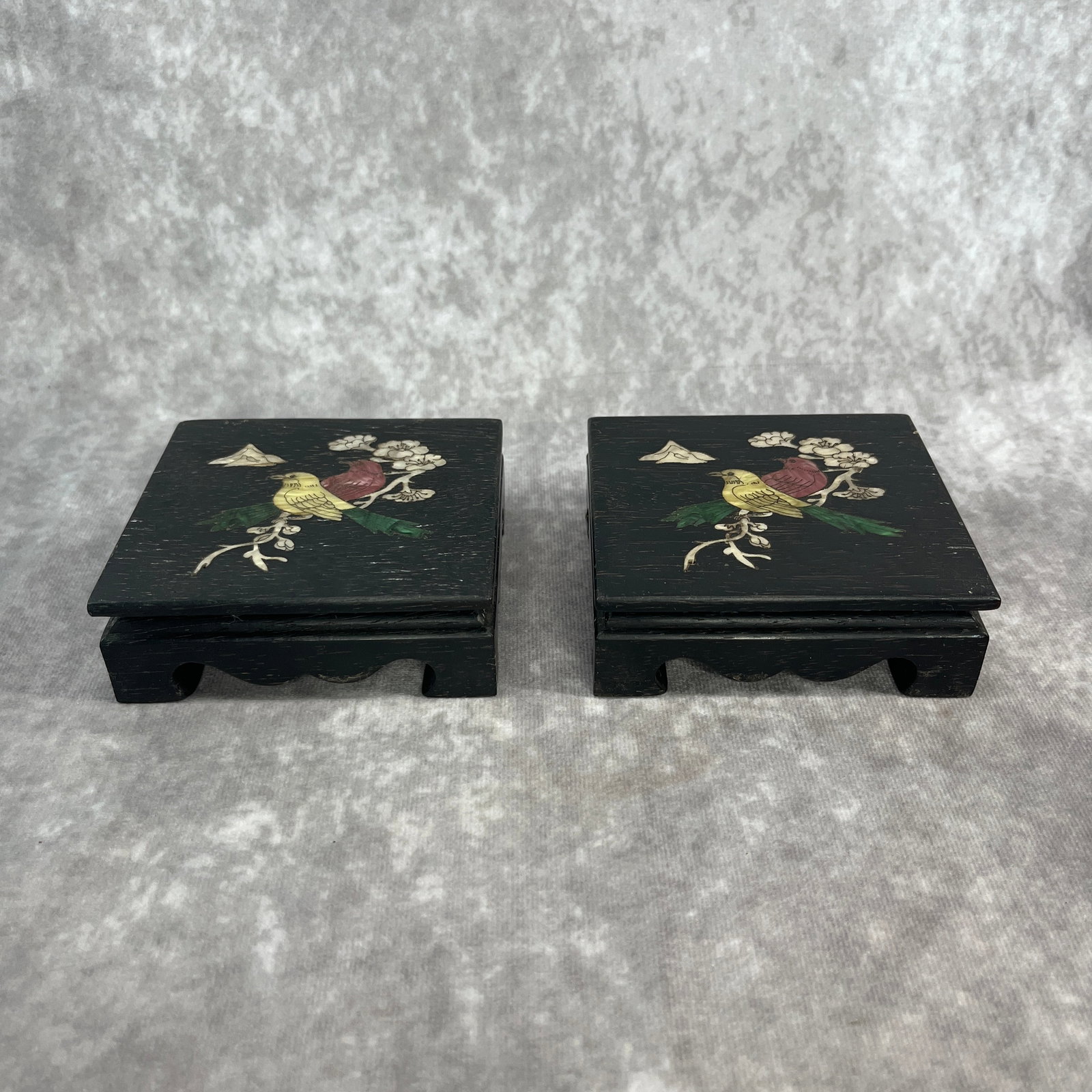PAIR OF LACQUERED WOOD DISPLAY STAND INLAY WITH MOTHER-OF-PEARL: Modern; Long: 4 inch; Width: 3.6 inch; High: 1.3 inch; Woodbase for picture and display only