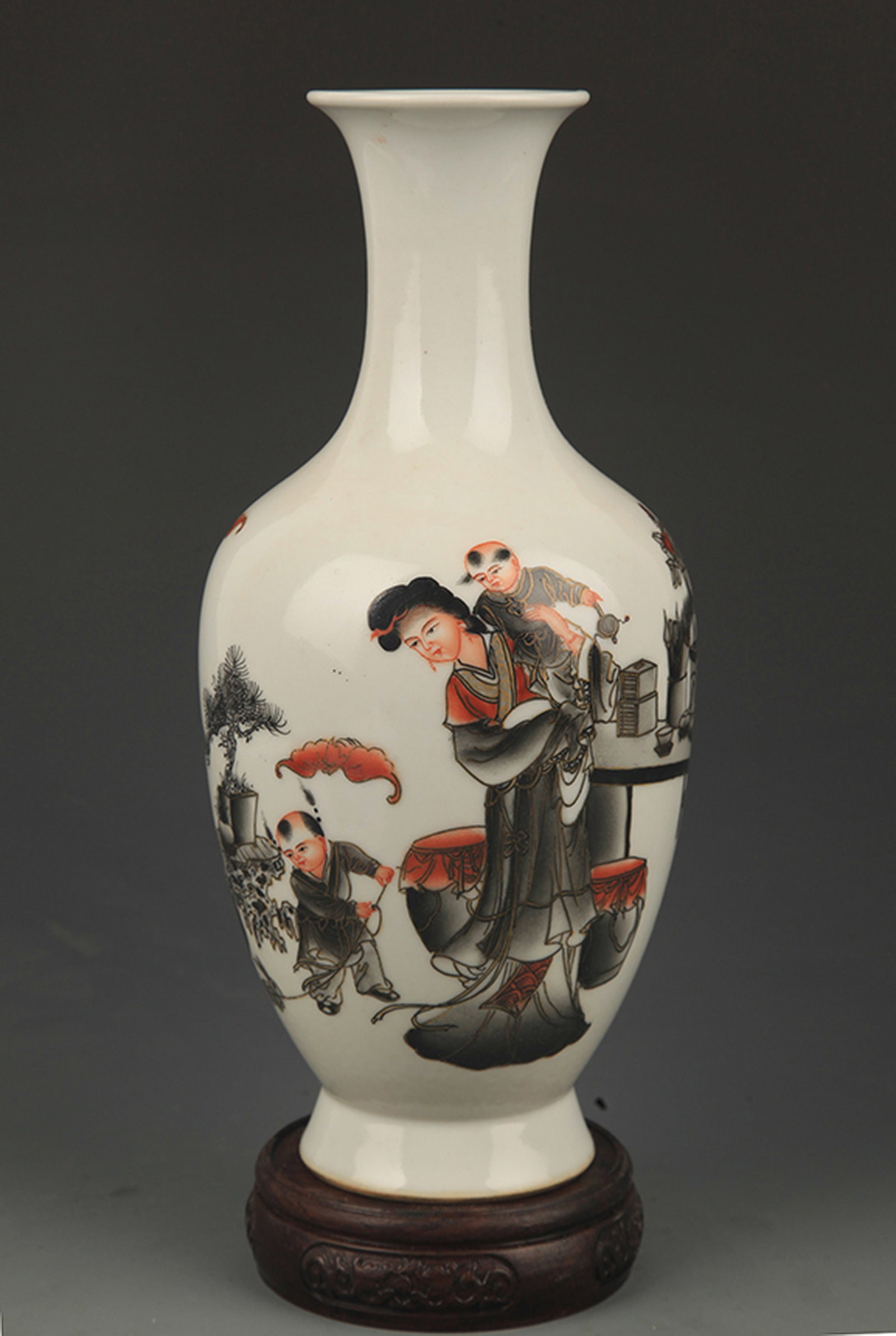 RARE STORY PAINTED PORCELAIN VASE: Qing Dynasty, Qianlong Period, High: 10.25 inch; Diameter: 2.5 inch; Woodbase for picture and display only
