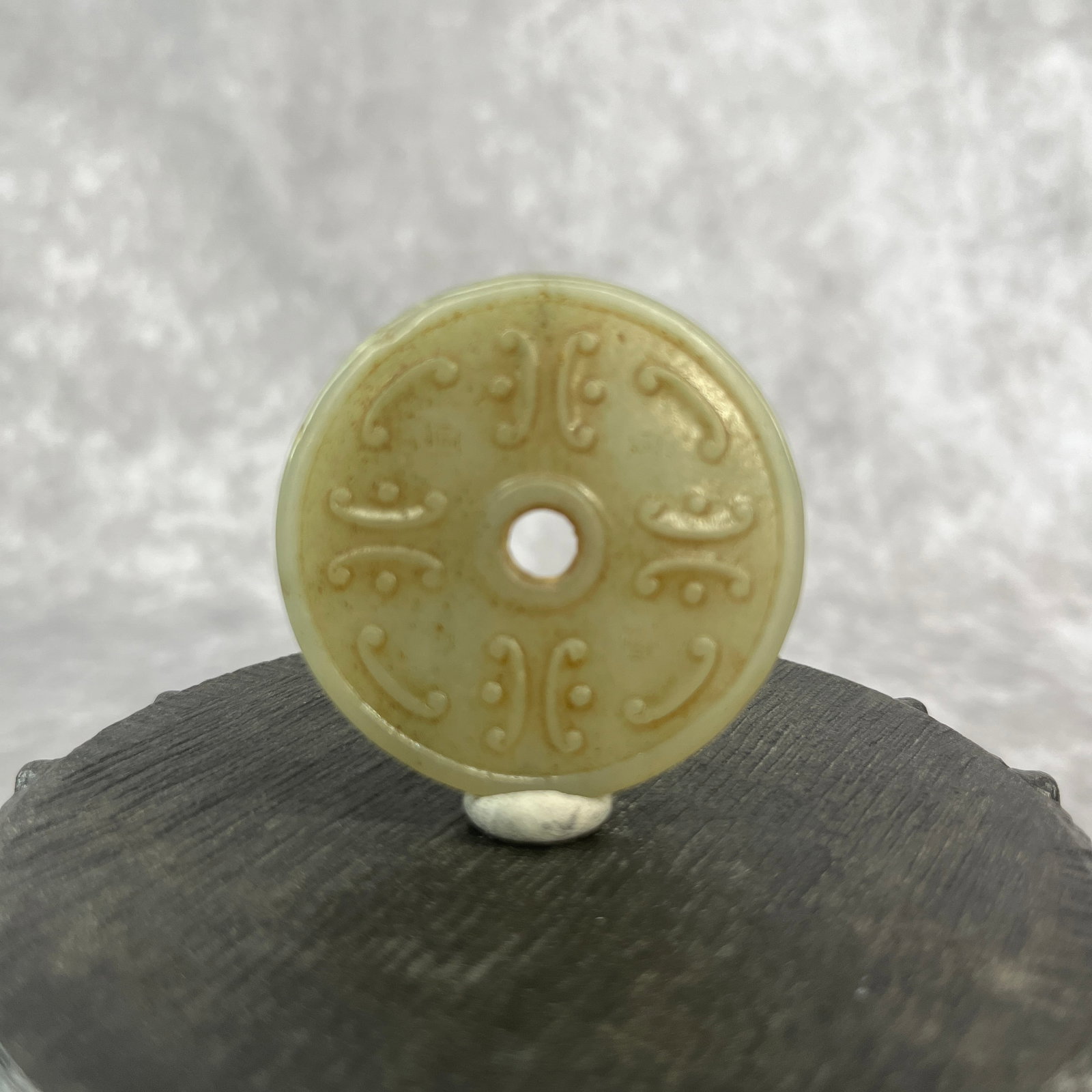 A FINE HAND CARVING JADE BI DISC (1 of 6)