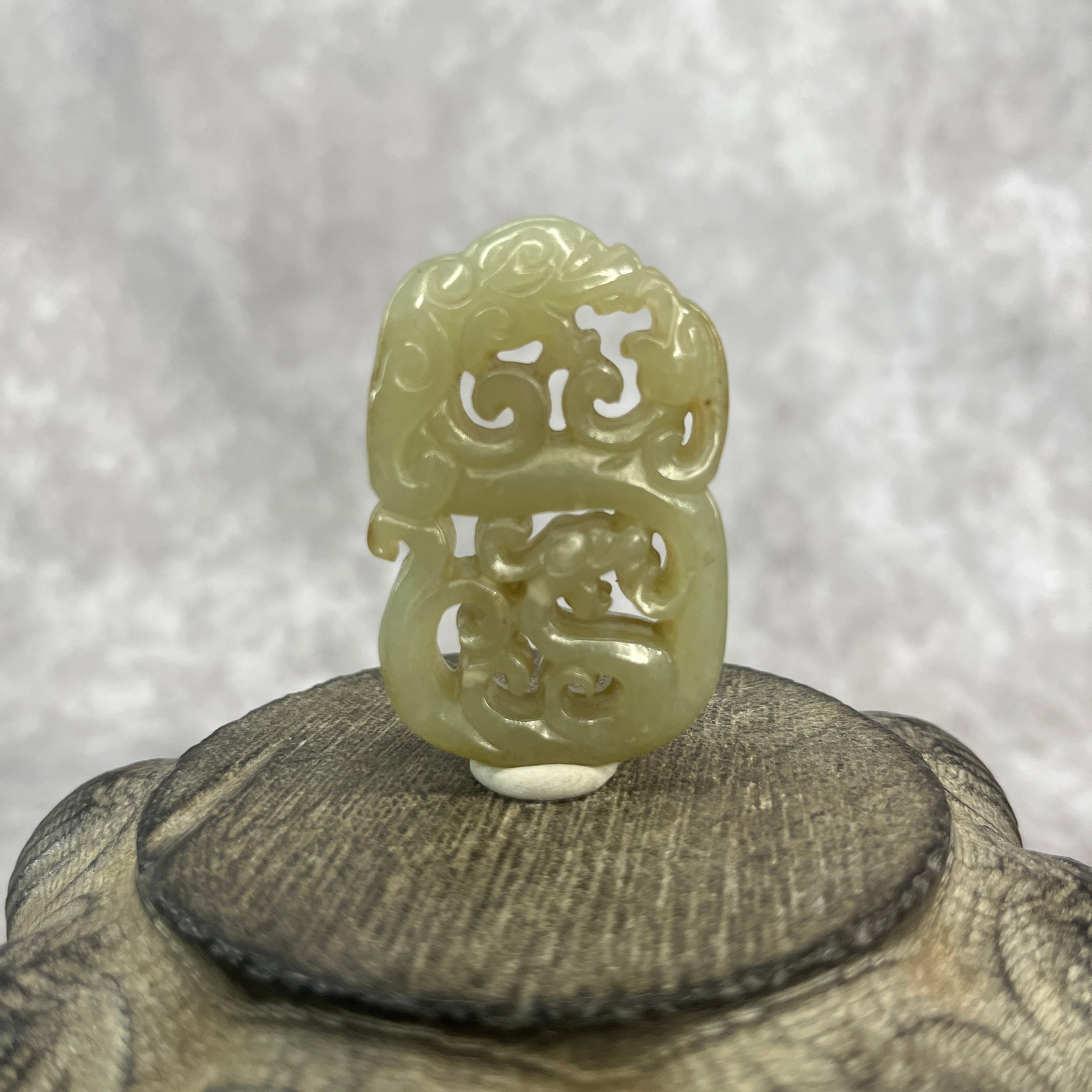 A FINE HETIAN JADE DRAGON & RUYI CLOUD PENDANT: Qing Dynasty; Long: 1.92 inch; Width:1.26 inch; Heigh: 0.37 inch; Woodbase for picture and display only