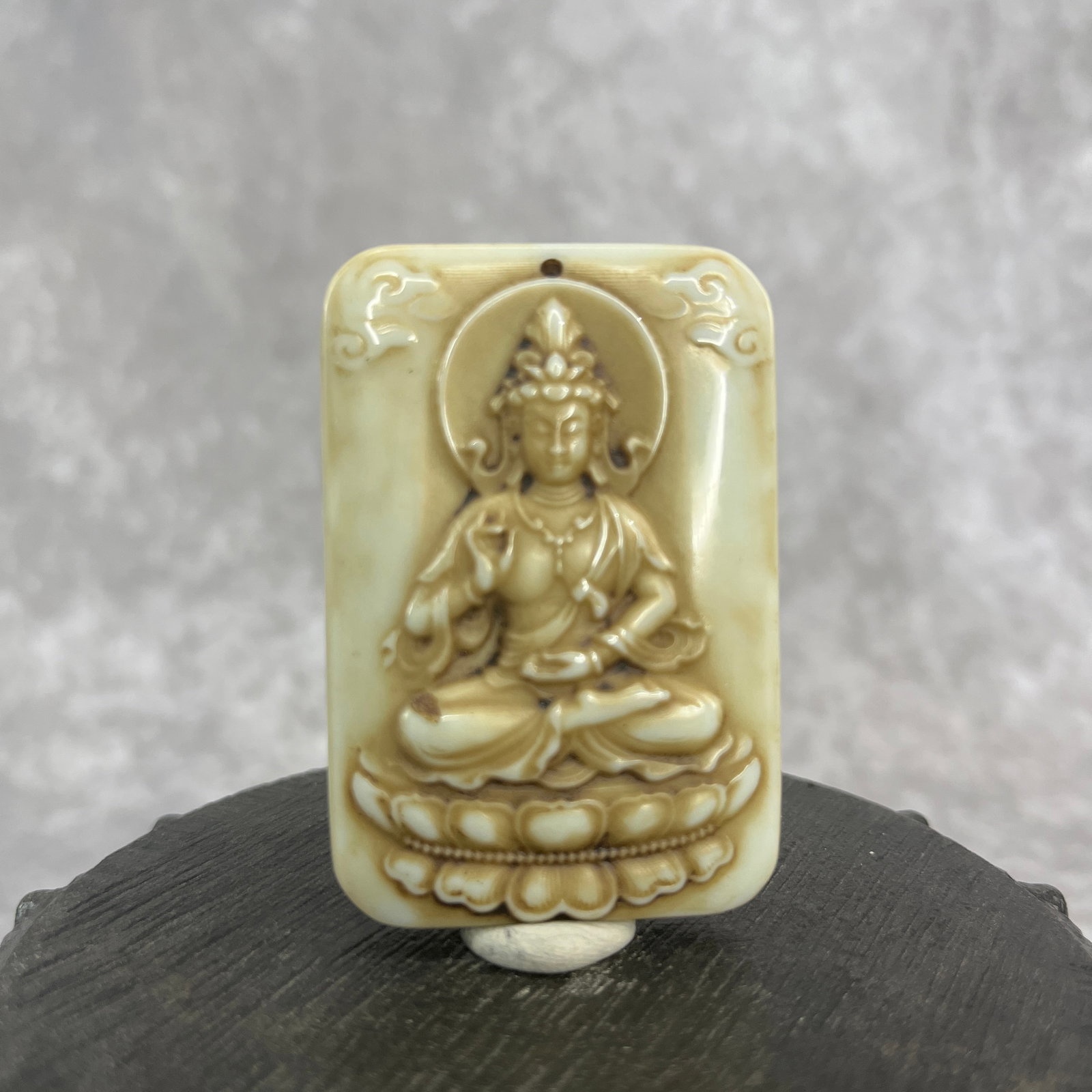 A FINE HETIAN JADE PENDANT WITH GUAN YIN PATTERN: Qing Dynasty; Long: 2.3 inch; Width: 1.52 inch; High: 0.39 inch; Woodbase for picture and display only