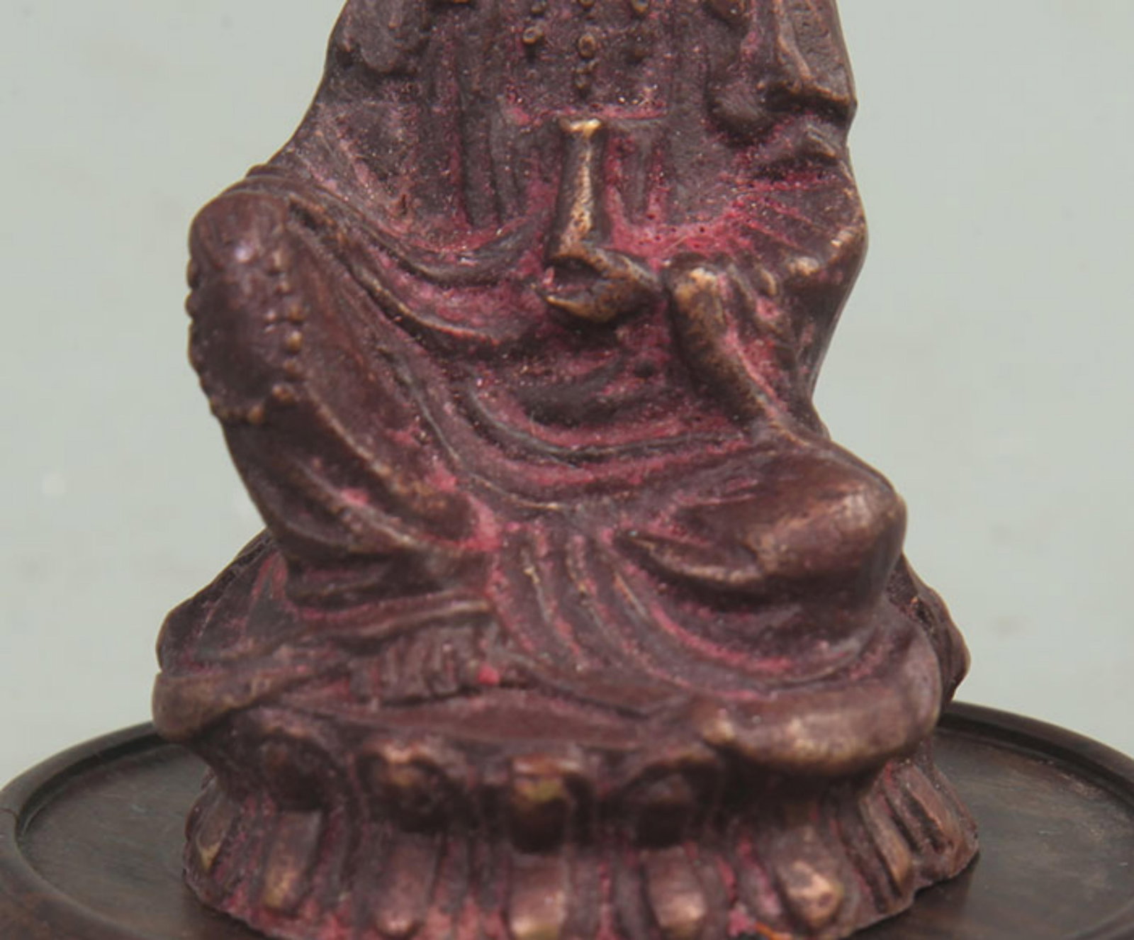 A FINE BRONZE GUANYIN STATUE - 3