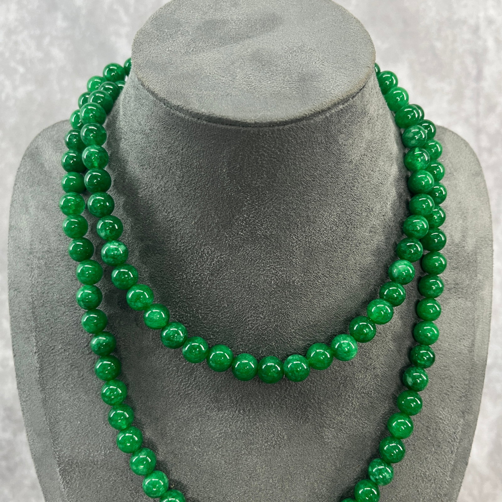 A FINE JADE MADE NECKLACE - 3