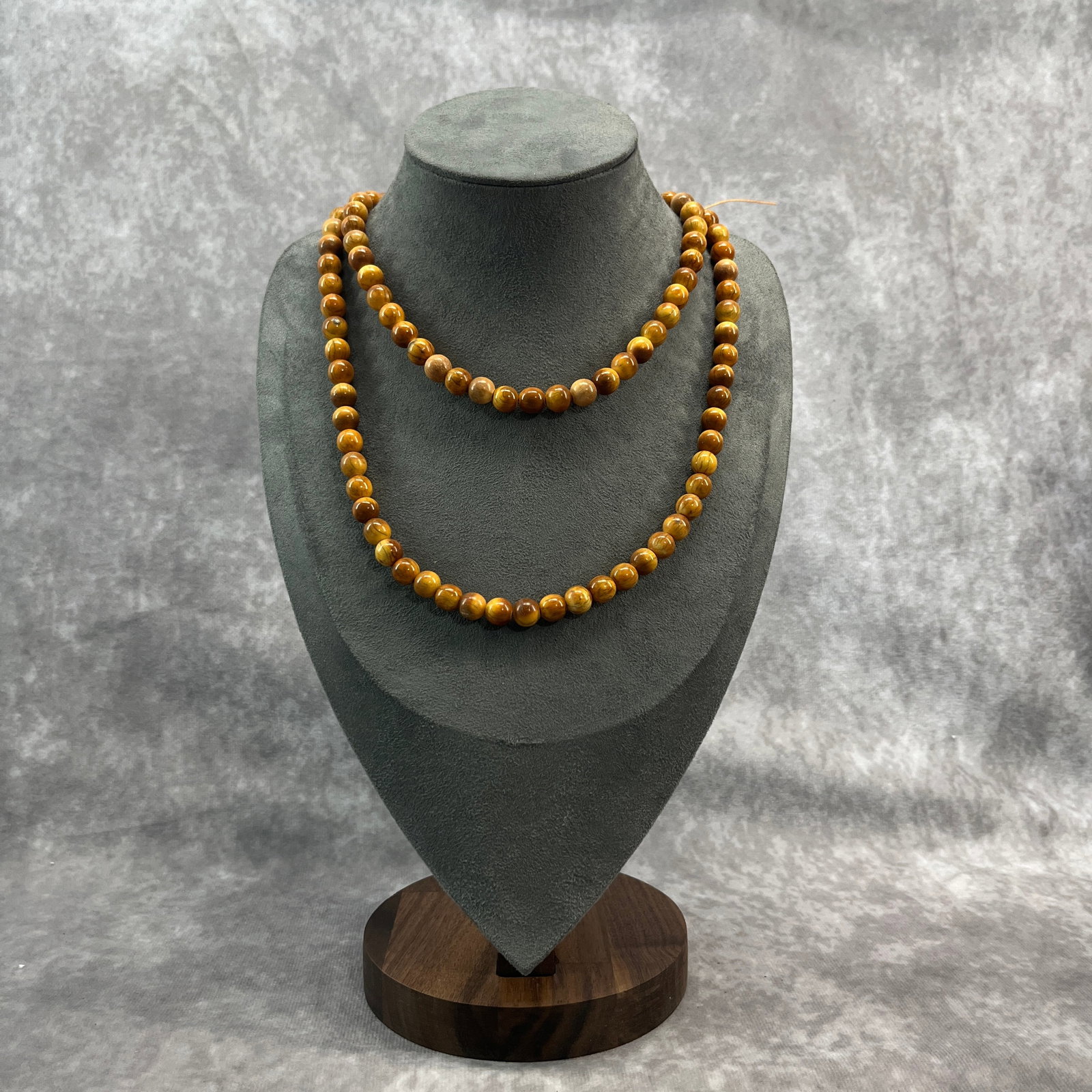 A FINE OX BONE MADE NECKLACE: Modern; Long: 17.5 inch; Diameter: 0.31 inch; Woodbase for picture and display only