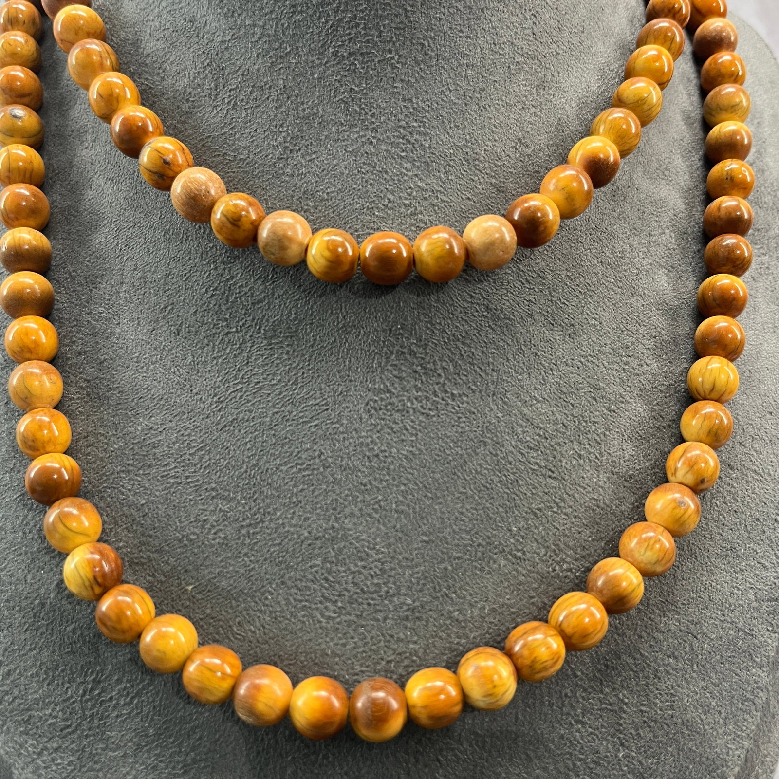 A FINE OX BONE MADE NECKLACE - 2