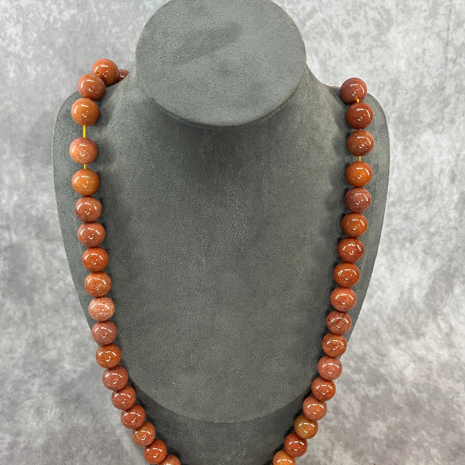 A FINE JADE MADE NECKLACE - 3