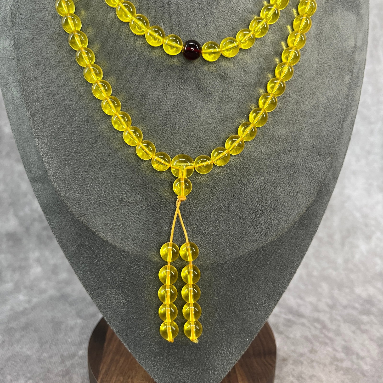 A FINE BEESWAX MADE NECKLACE - 2