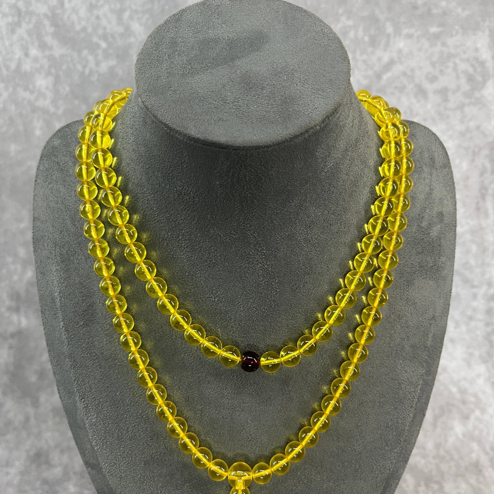 A FINE BEESWAX MADE NECKLACE - 3