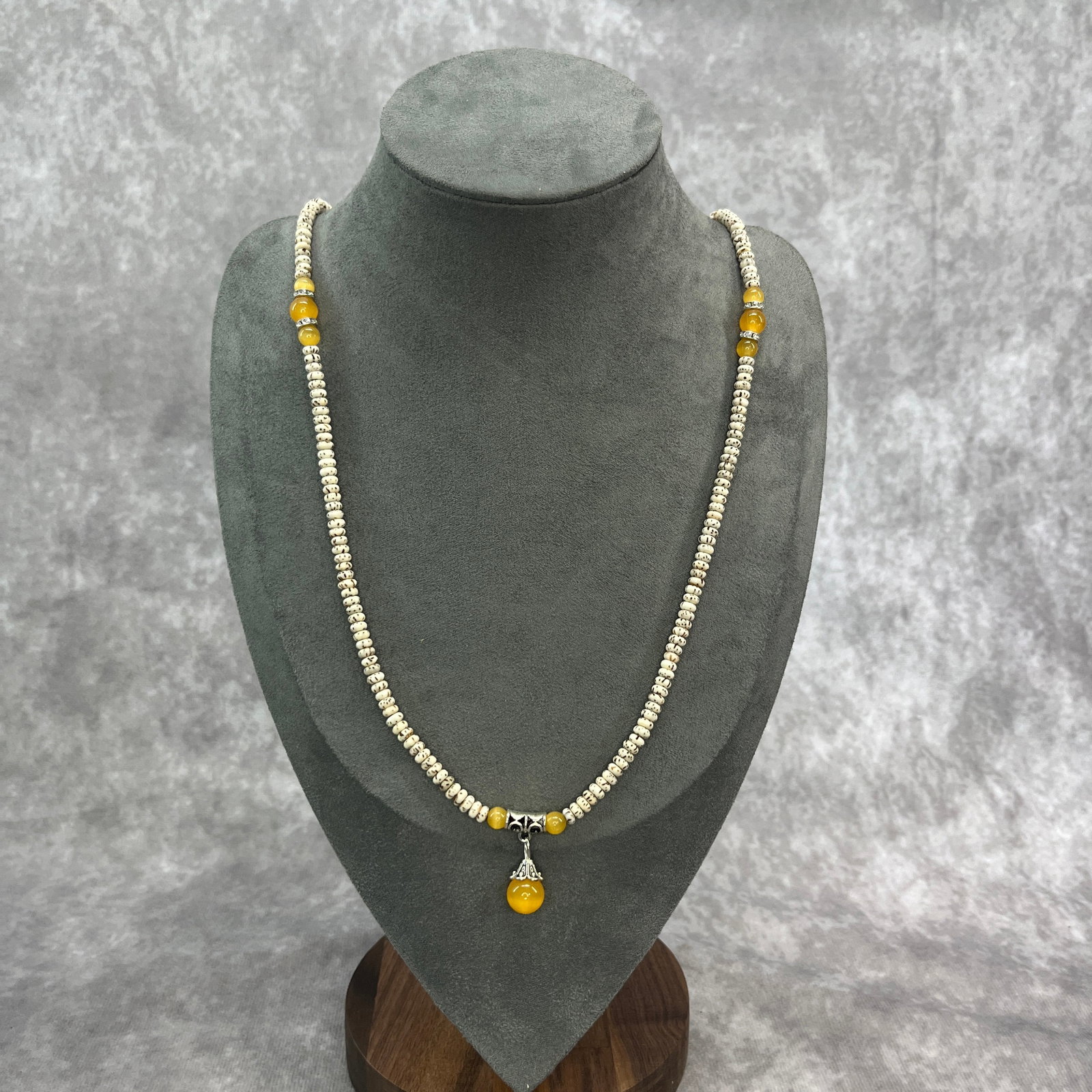 A FINE SMALL BODHI SEED MADE NECKLACE: Modern; Long: 13.5 inch; Diameter: 0.18 inch; Woodbase for picture and display only