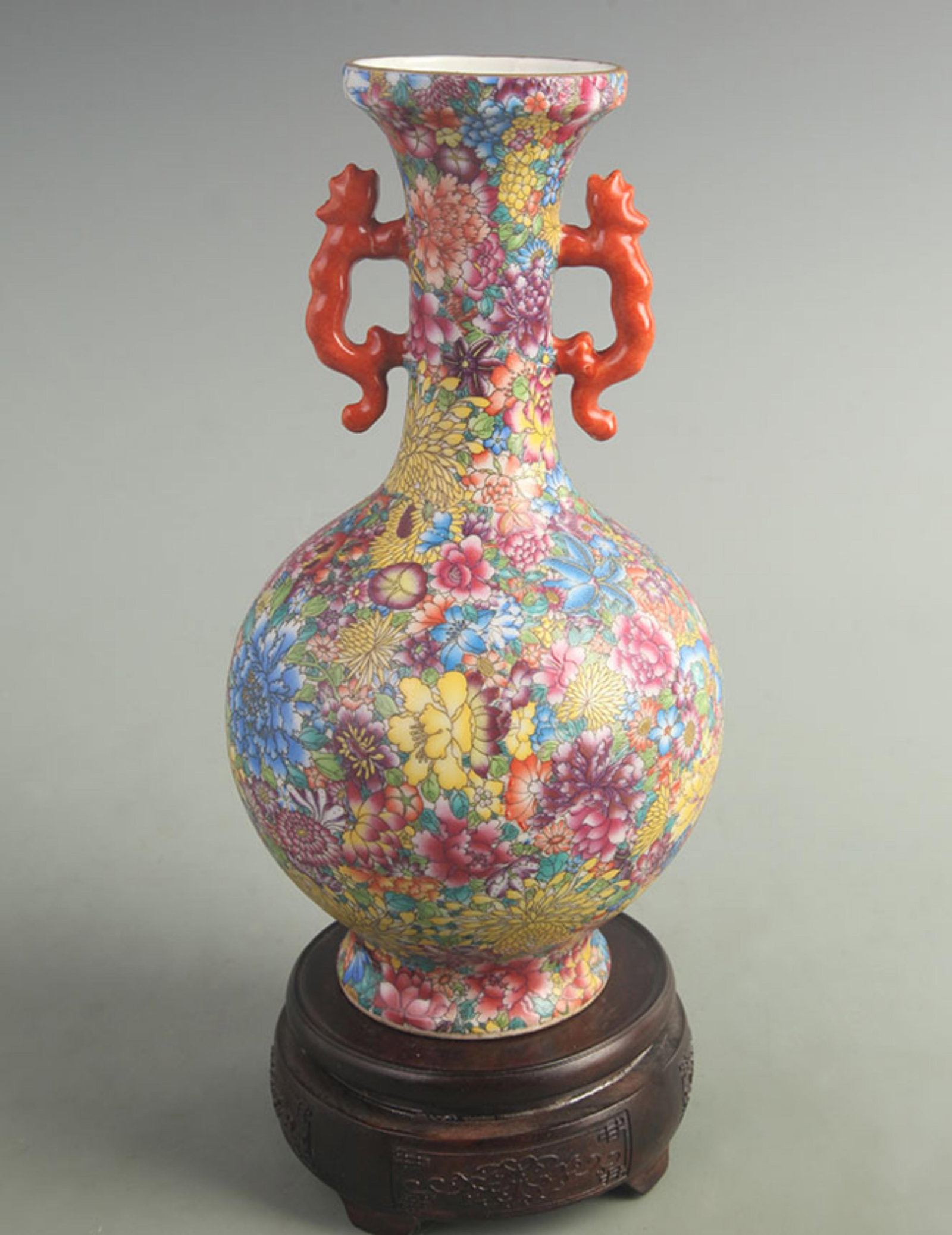 A FINE DOUBLE EARED PORCELAIN BOTTLE WITH FLORAL PATTERN: Qing Dynasty Qianlong Period: High: 9.50 inch; Width: 4.80 inch; Woodbase for picture and display only