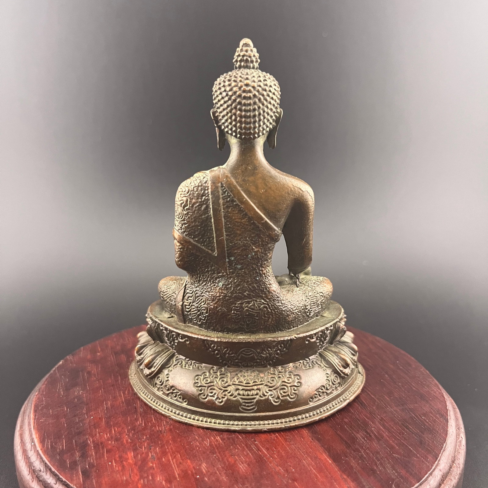 A SMALL BRONZE SHAKYAMUNI BUDDHA - 3