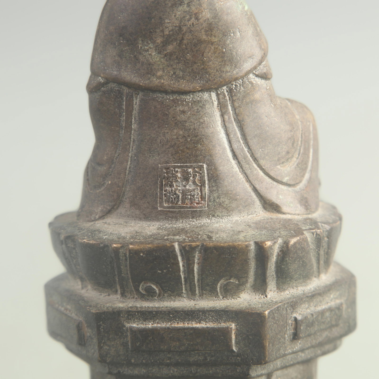 A SEATED BRONZE GUANYIN FIGURE - 5