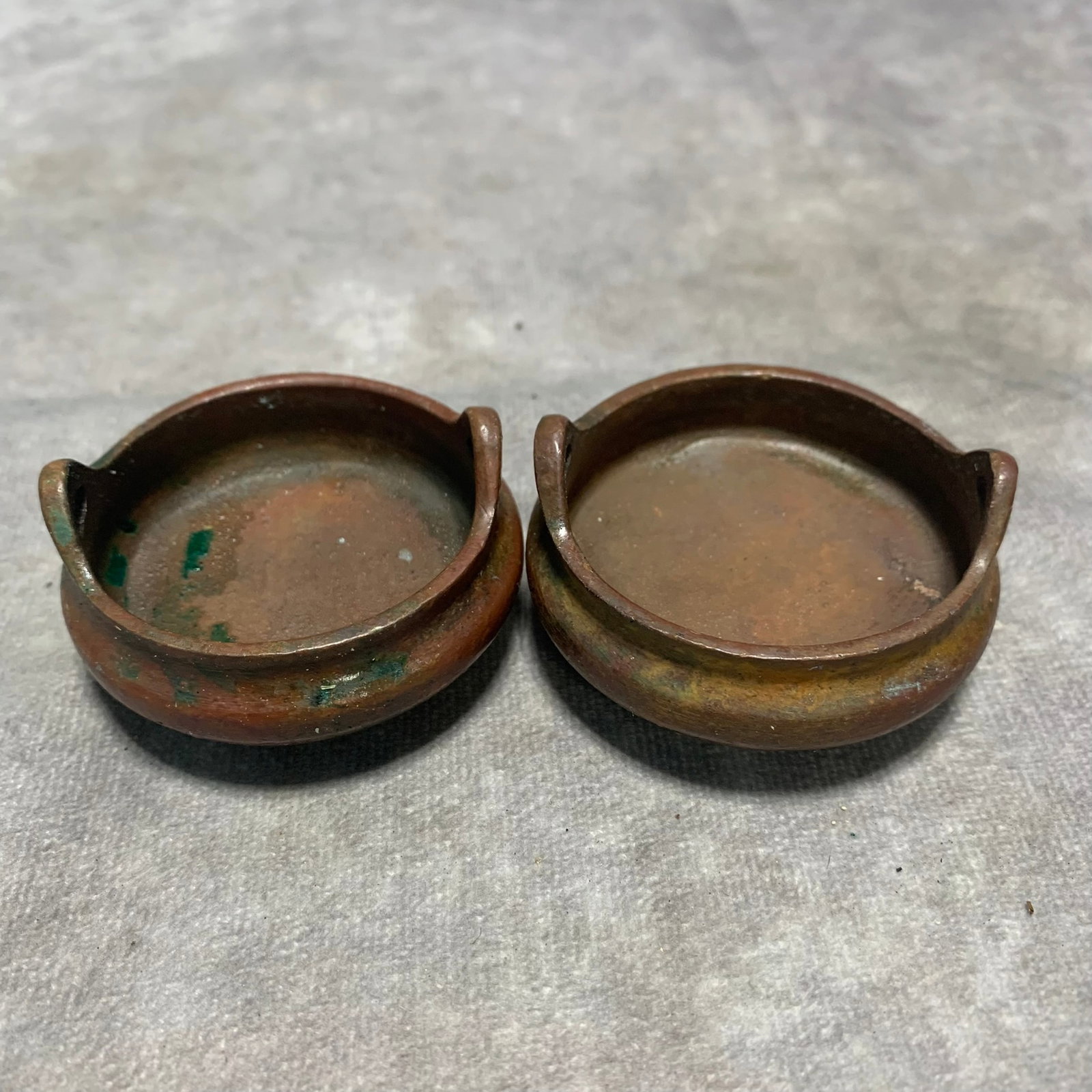 A PAIR OF BRONZE BRIDGE-HANDLED CENSERS: Qing Dynasty; High: 1.2 inch; Diameter: 2.1 inch; Woodbase for picture and display only