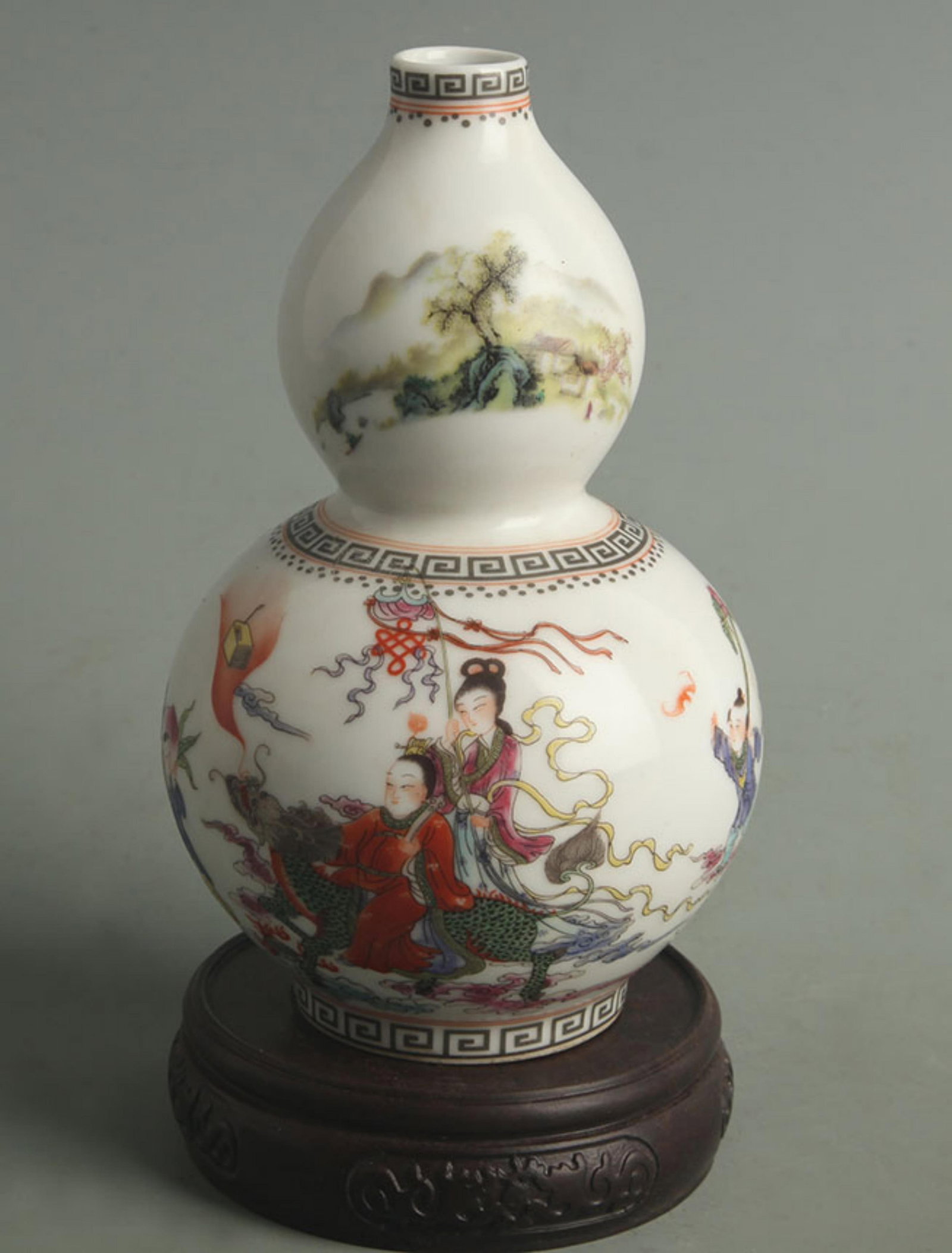 AN ENAMEL-PAINTED GOURD VASE WITH QILIN MOTIF (1 of 5)