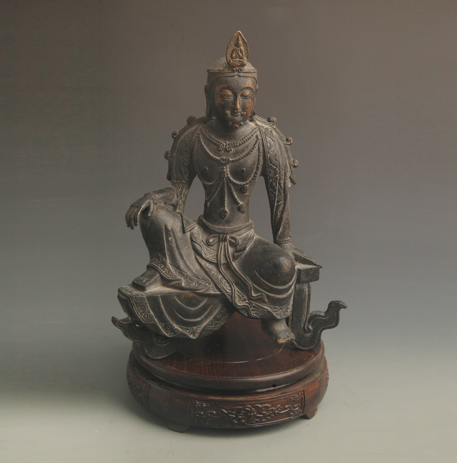 BRONZE MALE FIGURE OF THE GUANYIN SITTING STATUE: 16th Century, High: 10.00 inch; Width: 7.0 inch; Woodbase for picture and display only