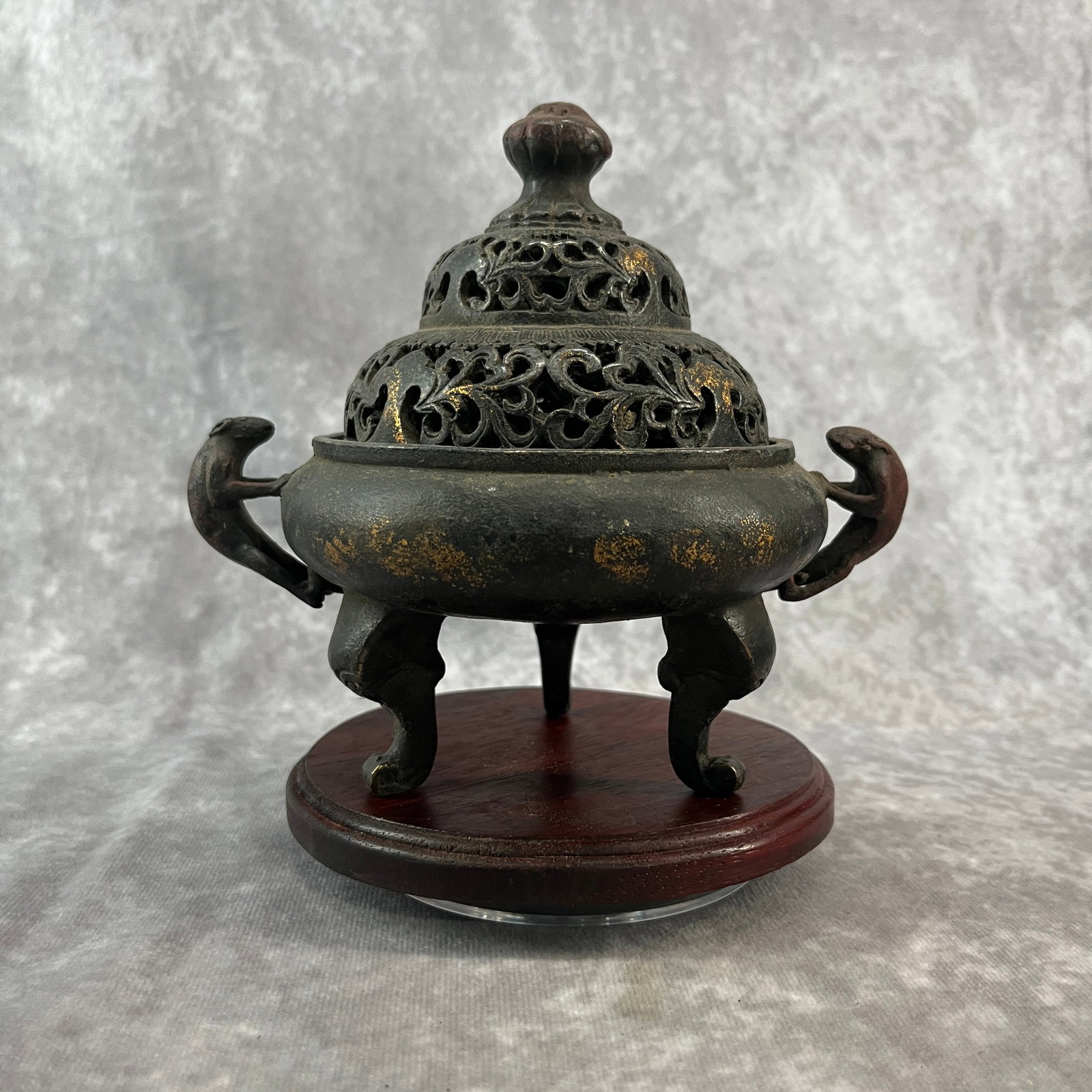 A FINE TRIPOD BRONZE DRAGON CENSER: 19th Century; Long: 6.6 inch; Width:4.9 inch; Heigh: 6.1 inch; Woodbase for picture and display only