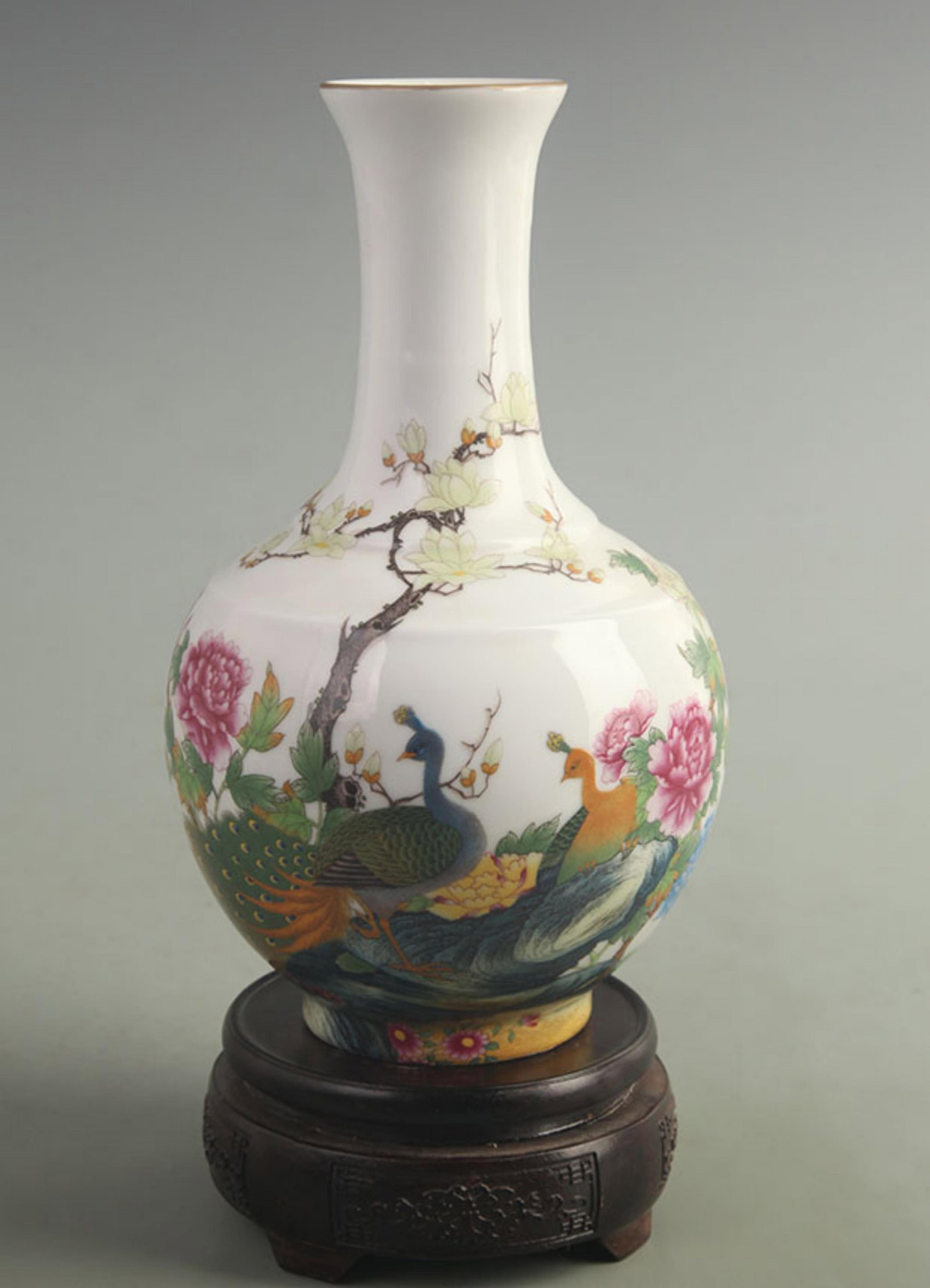 AN ENAMEL-PAINTED VASE WITH “FLOWERS OF PROSPERITY?? MOTIF: Qing Dynasty Qian Long Period; High: 9.00 inch; Width: 5.20 inch; Woodbase for picture and display only