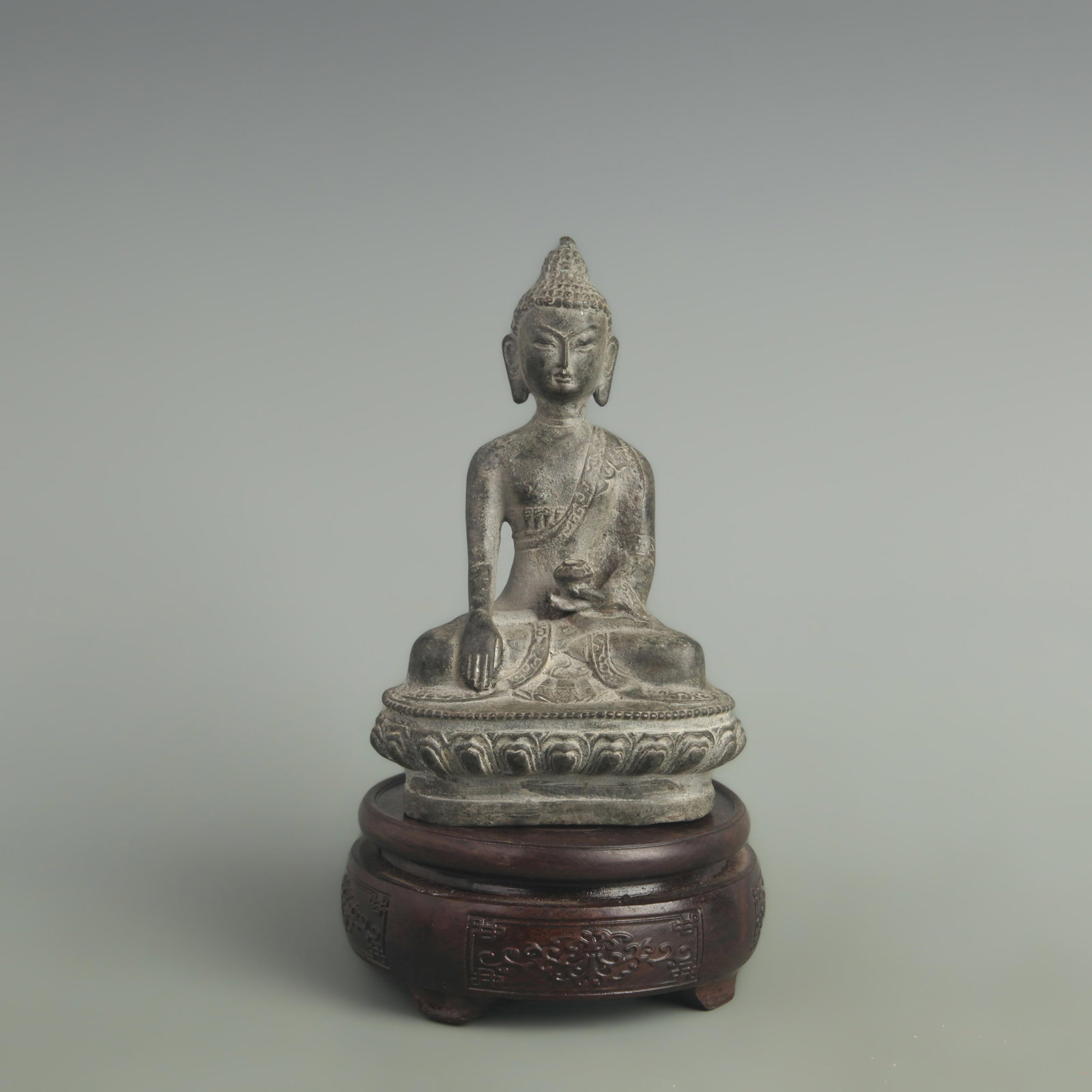 A FINE BRONZE GUANGDE BUDDHA STATUE: 19th Century; High: 6.20 inch; Width: 2.10 inch; Long: 3.20 inch; Woodbase for picture and display only