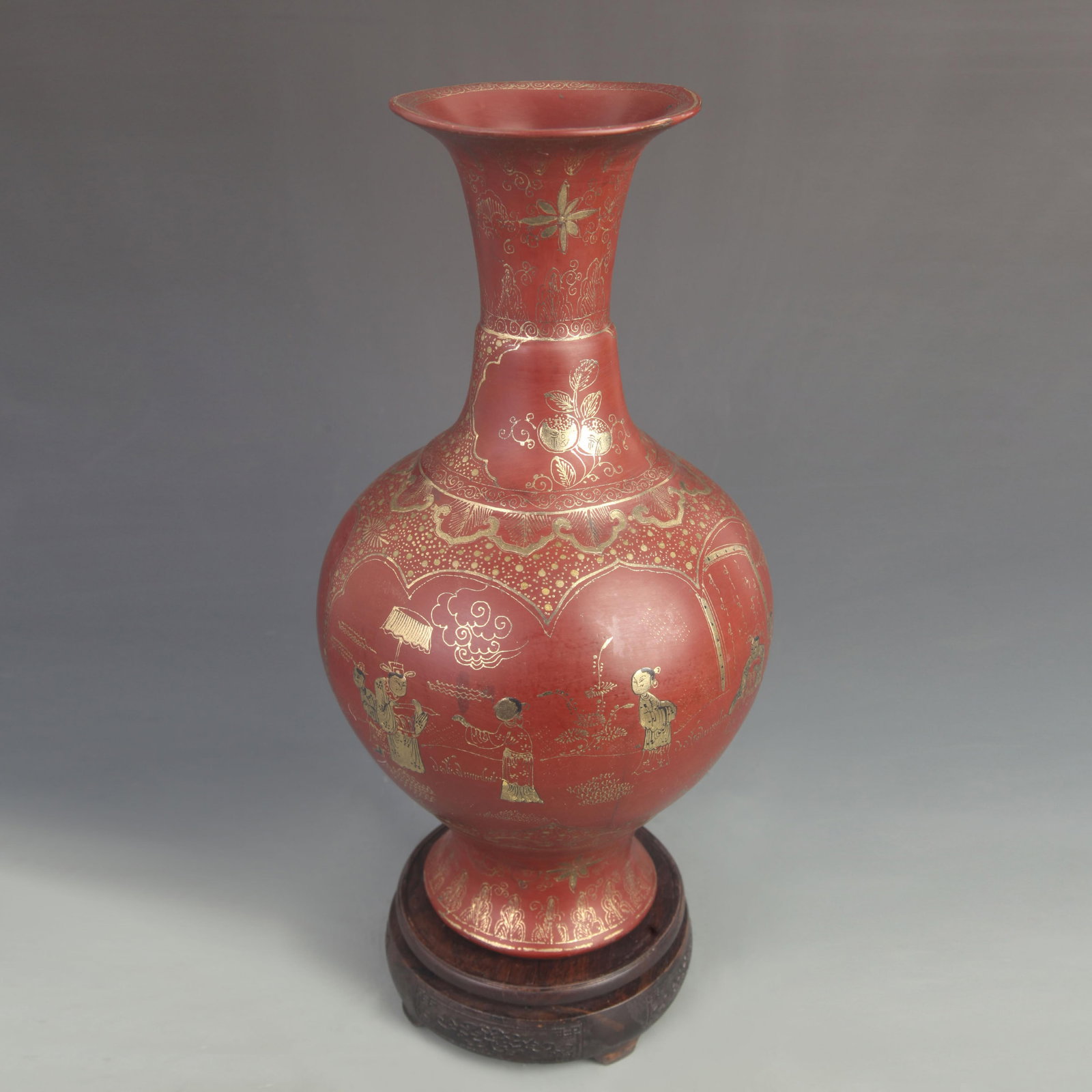 LACQUER GILT WOOD MADE STORY PATTERN LONG-NECKED VASE: Qing Dynasty Yong Zheng Period; High: 14.0 inch; Diameter: 4.50 inch; Woodbase for picture and display only