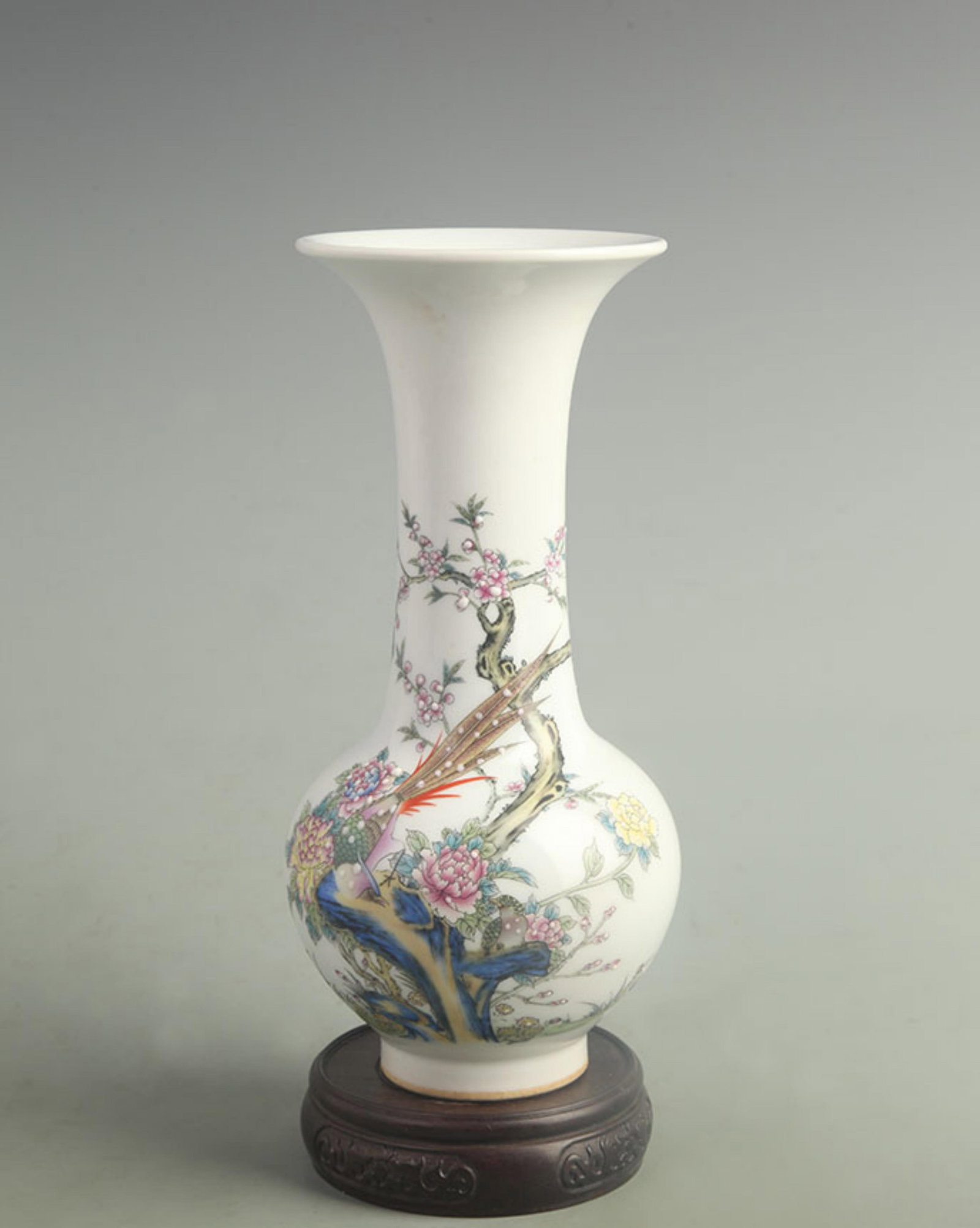 FAMILLE ROSE GROUND PHOENIX AND PEONY PATTERN PORCELAIN VASE: Qing Dynasty Qian Long Period; High: 9.00 inch; Diameter: 4.00 inch; Woodbase for picture and display only