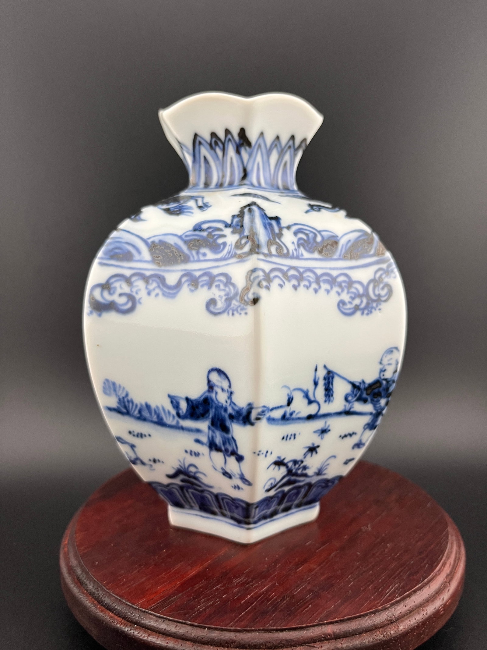 A SMALL BLUE AND WHITE STORY PATTERN PORCELAIN BOTTLE: Qing Dynasty; Heigh: 5.2 inch; Diameter: 4.2 inch; Woodbase for picture and display only