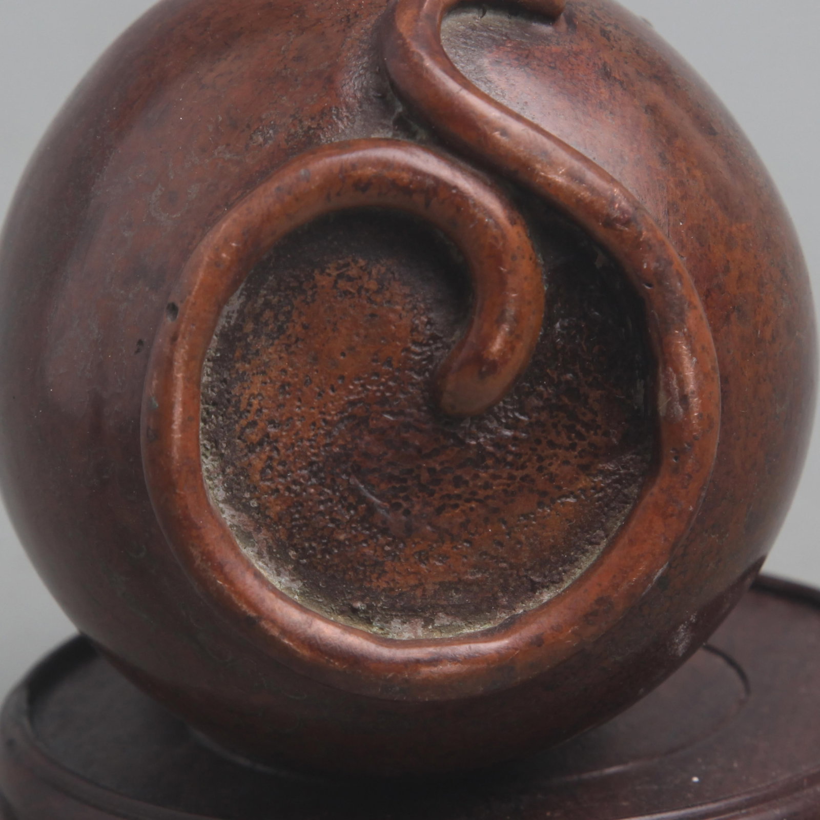 A FINE LEAF SHAPED TOP SMALL BRONZE JAR - 5