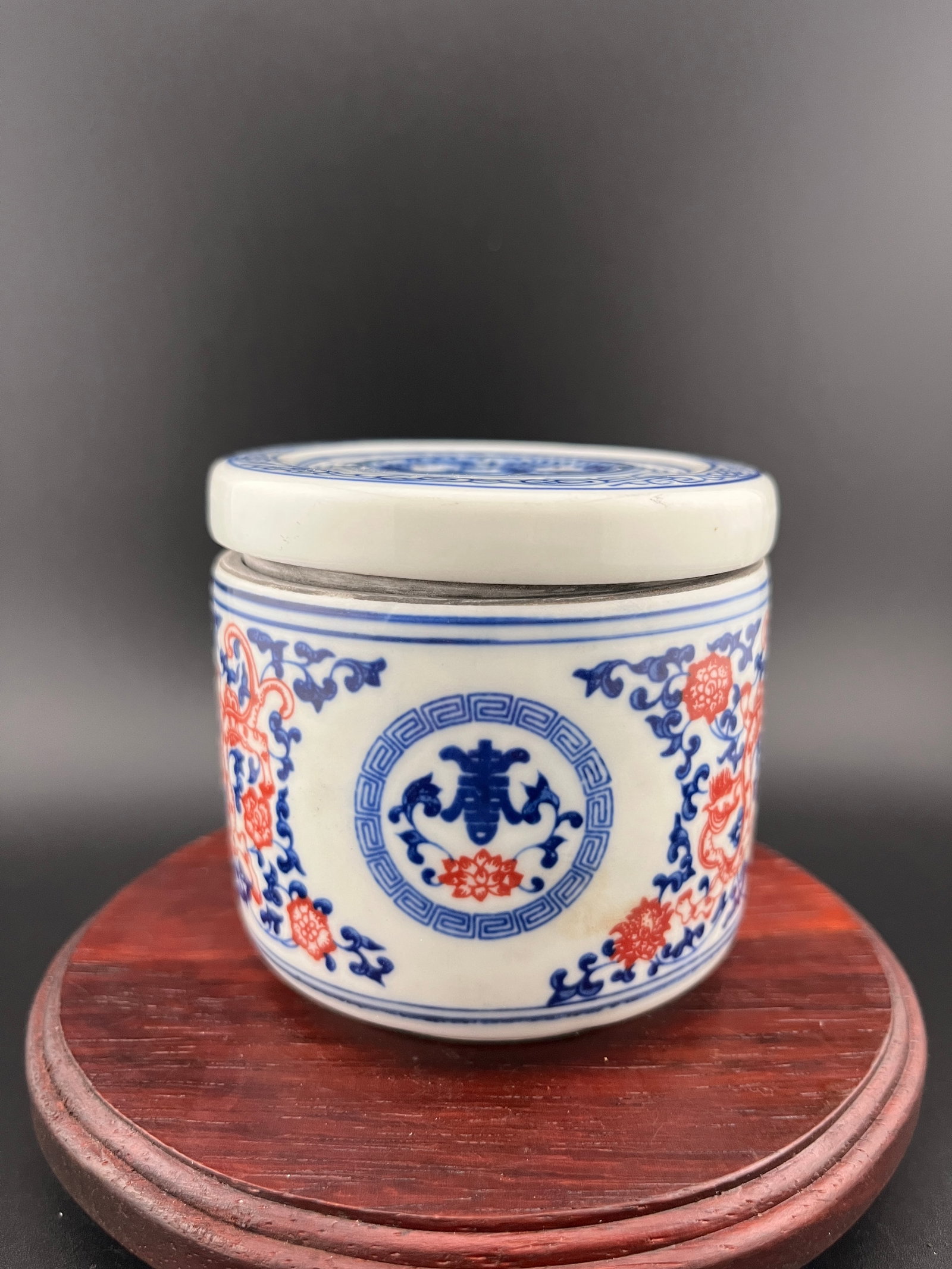 BLUE AND WHITE "SHOU" LONGEVITY PATTERN PORCELAIN JAR WITH LID: 20th Century; Heigh: 2.9 inch; Diameter: 3.1 inch; Woodbase for picture and display only