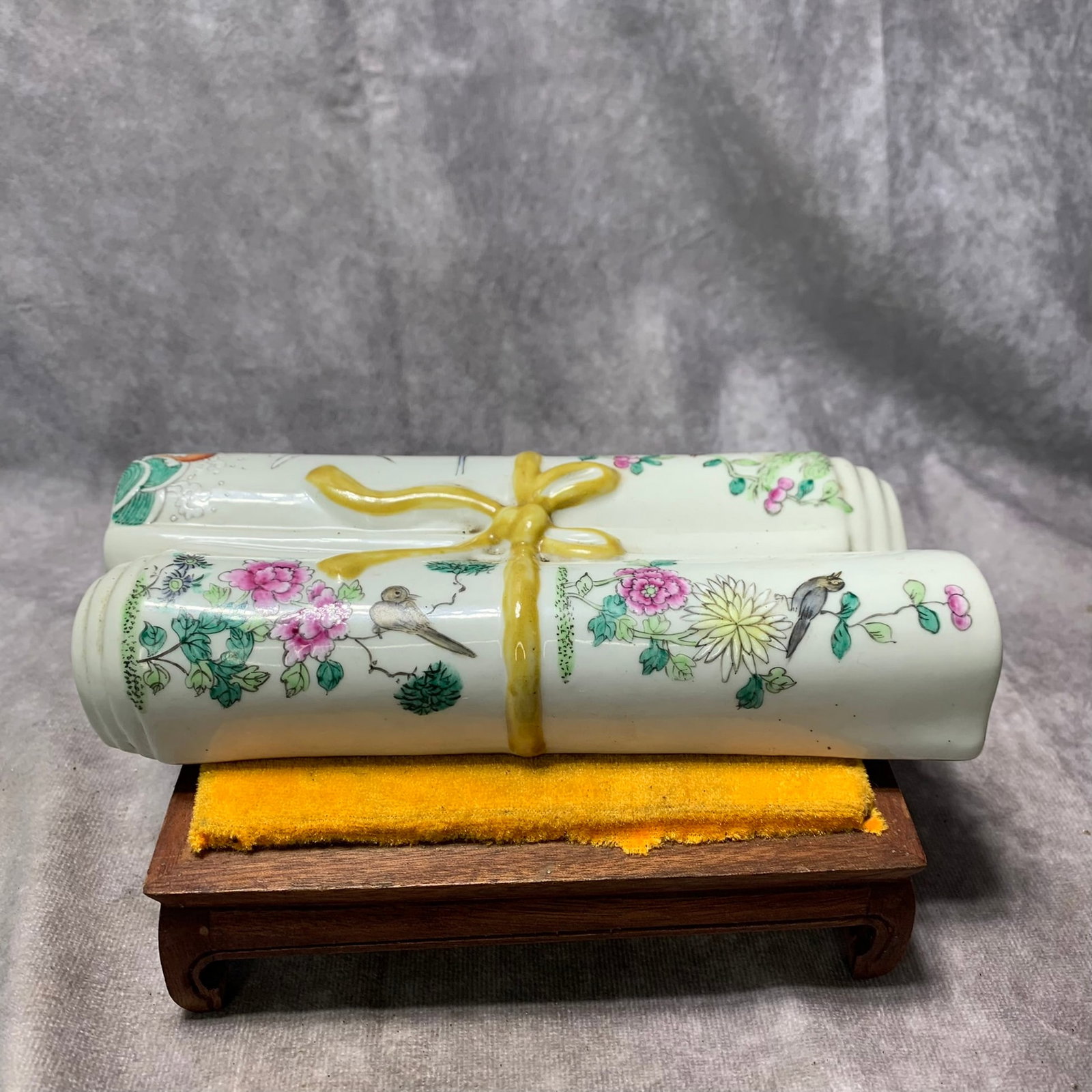 A FAMILLE ROSE ARMREST WITH FLORAL DECORATION: Republic Period; Long: 8.2 inch; Width: 3.6 inch; H; 1.5 inch; Woodbase for picture and display only