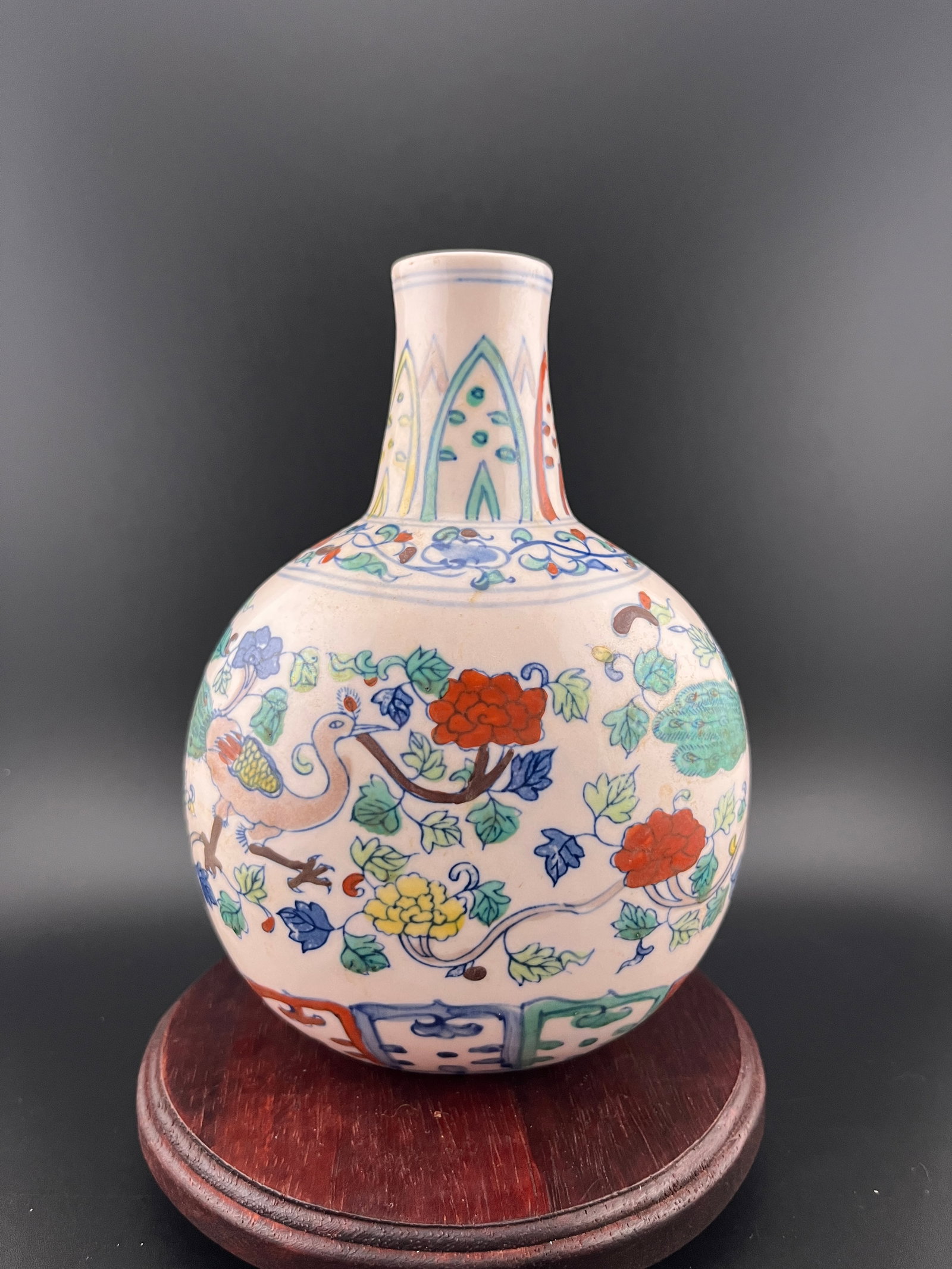 FAMILLE ROSE PEACOCK BOTTLE PORCELAIN VASE: Qing Dynasty; Long: 4.5 inch; Width:3.2 inch; Heigh: 6.2 inch; Woodbase for picture and display only