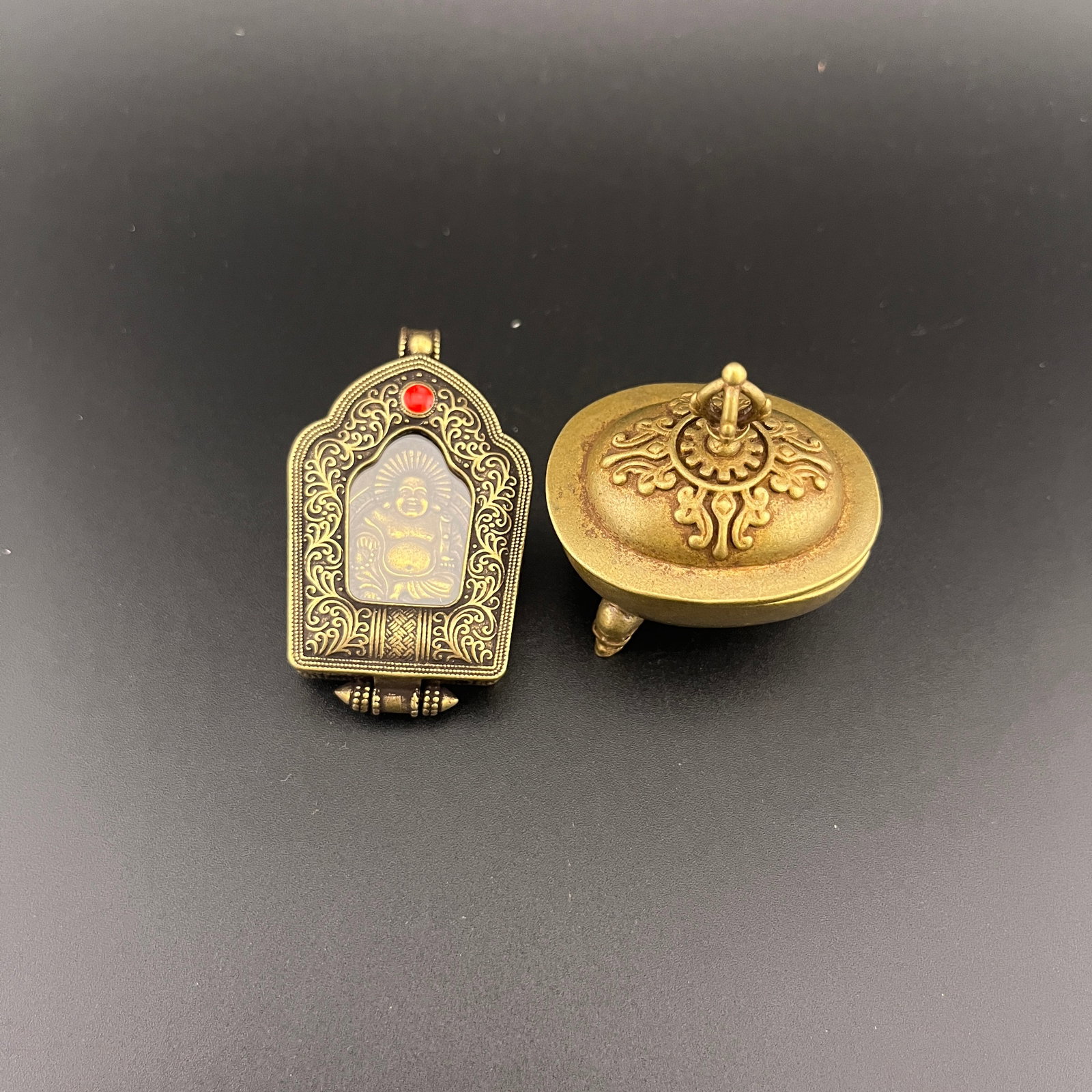 GROUP OF TWO TIBETAN RITUAL AMULET PENDANT (1 of 4)