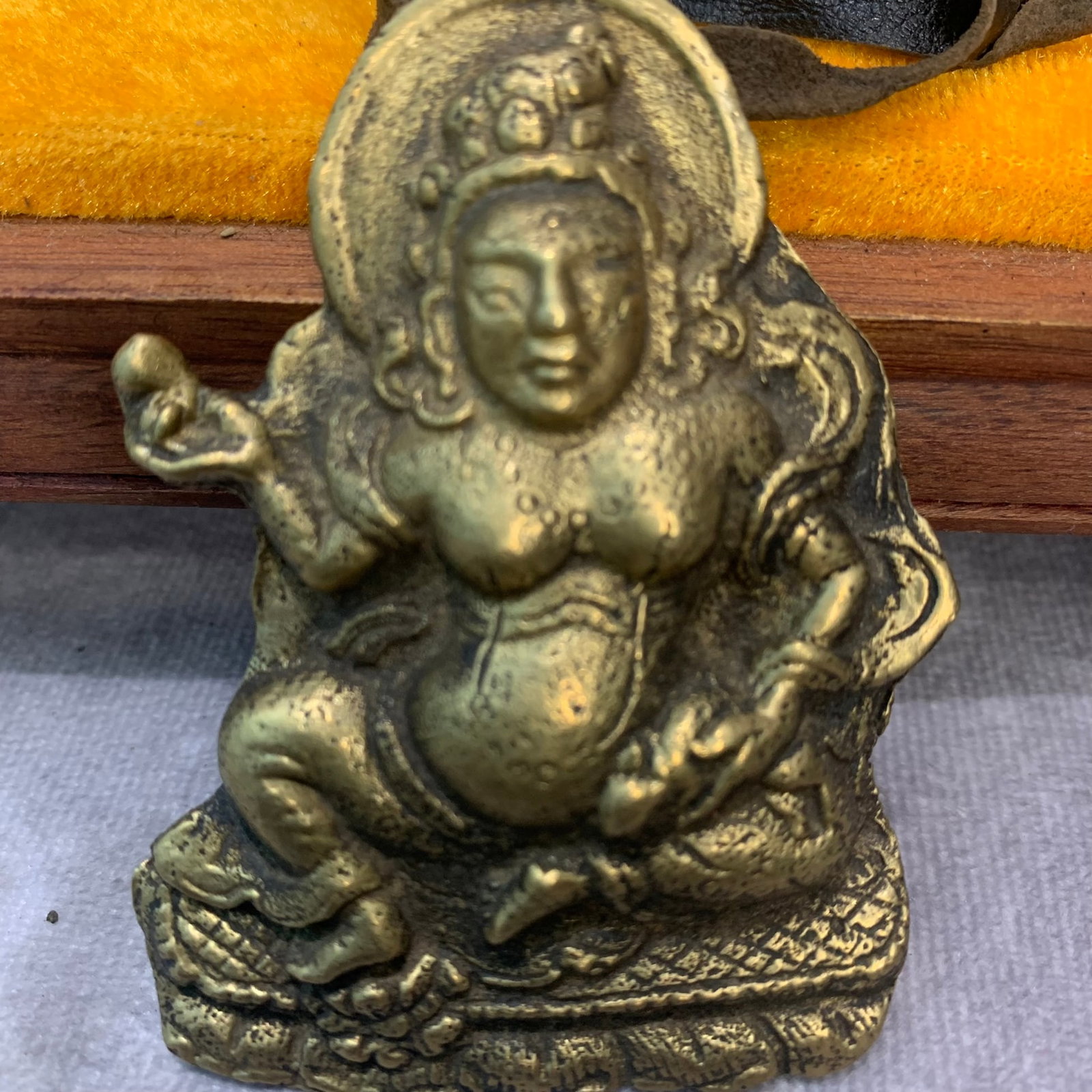 A FINE TIBETAN BUDDHIST INSTRUMENTS PENDANT - 2