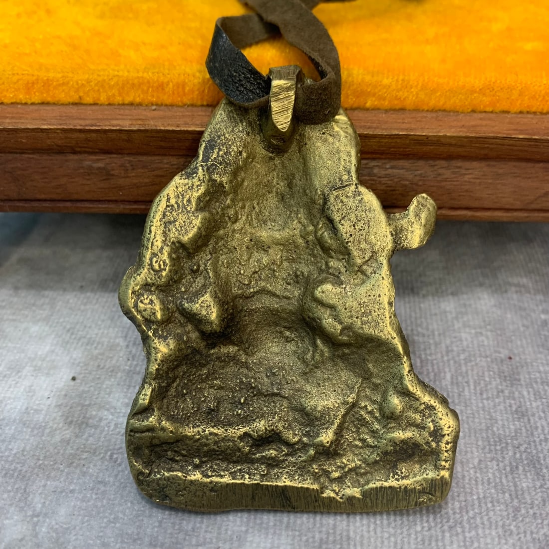 A FINE TIBETAN BUDDHIST INSTRUMENTS PENDANT - 4