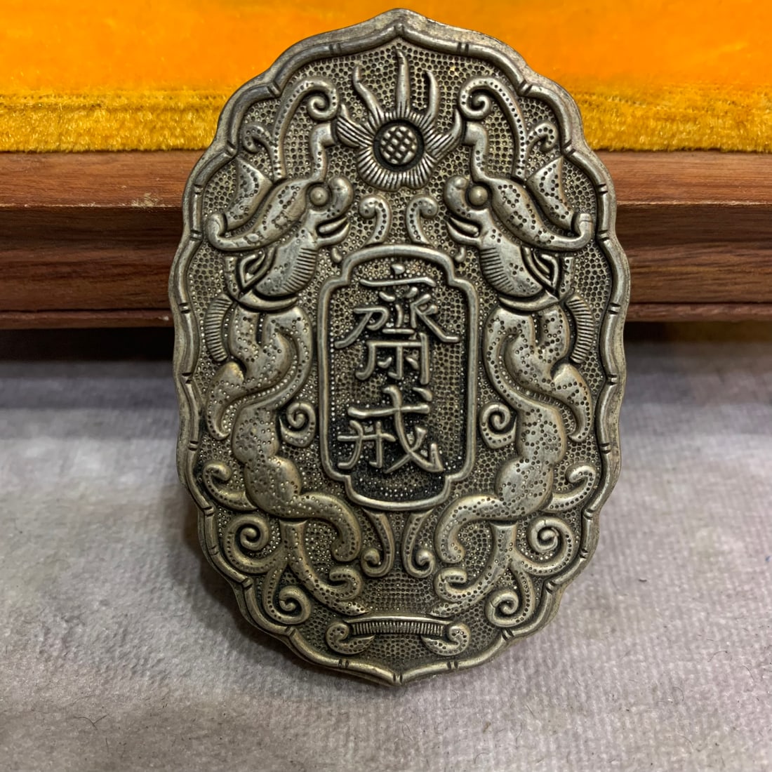A FINE WHITE BRONZE MADE PENDANT JIE PAI: Qing Dynasty; High: 2.8 inch; Width: 1.8 inch; Woodbase for picture and display only